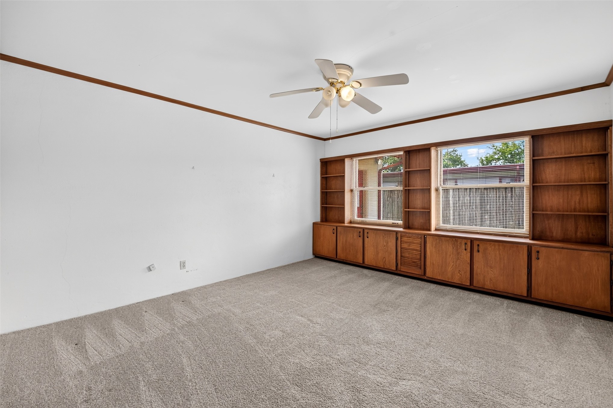 1910 Hillcrest Drive Property Photo 28