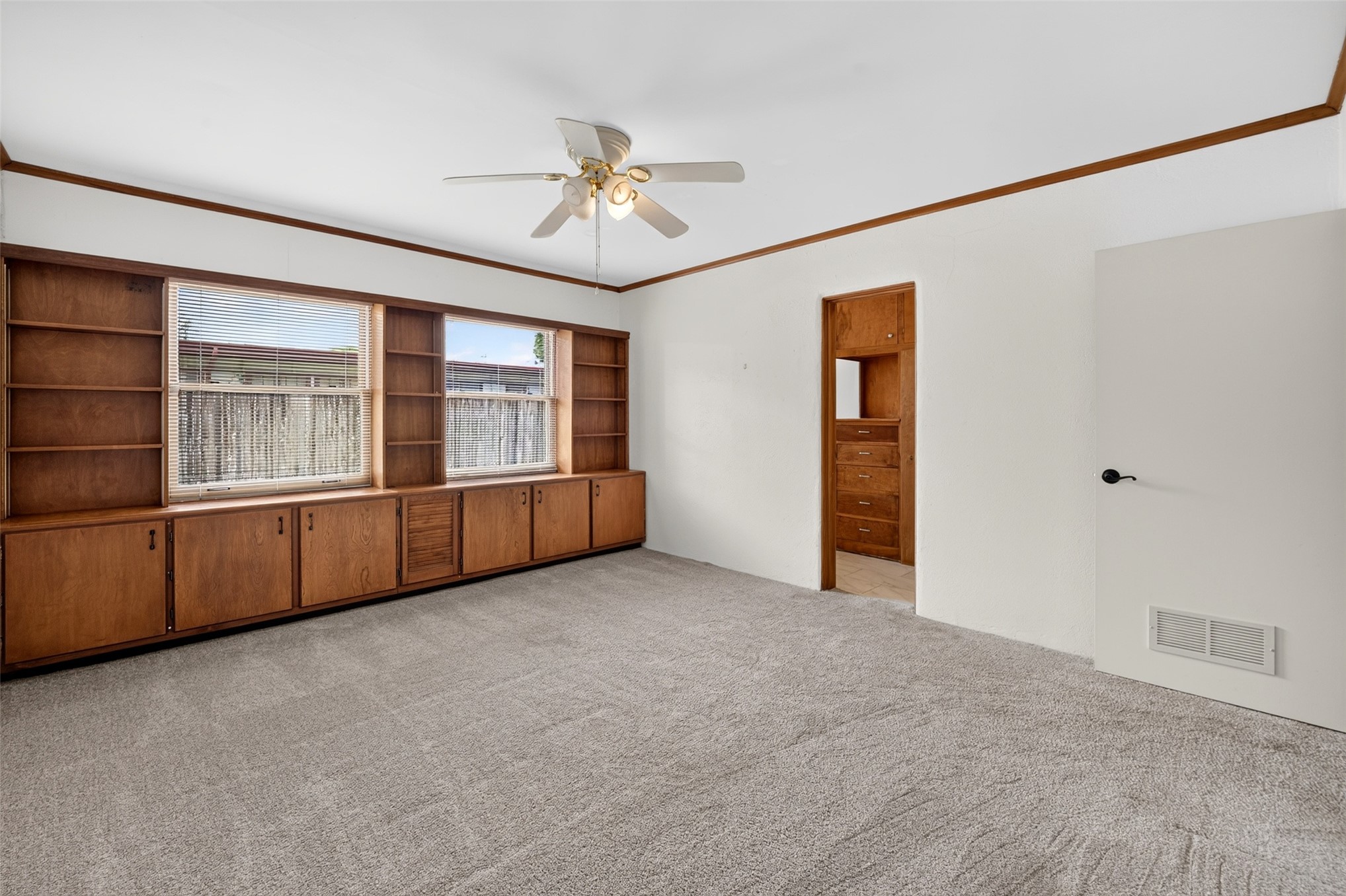 1910 Hillcrest Drive Property Photo 29