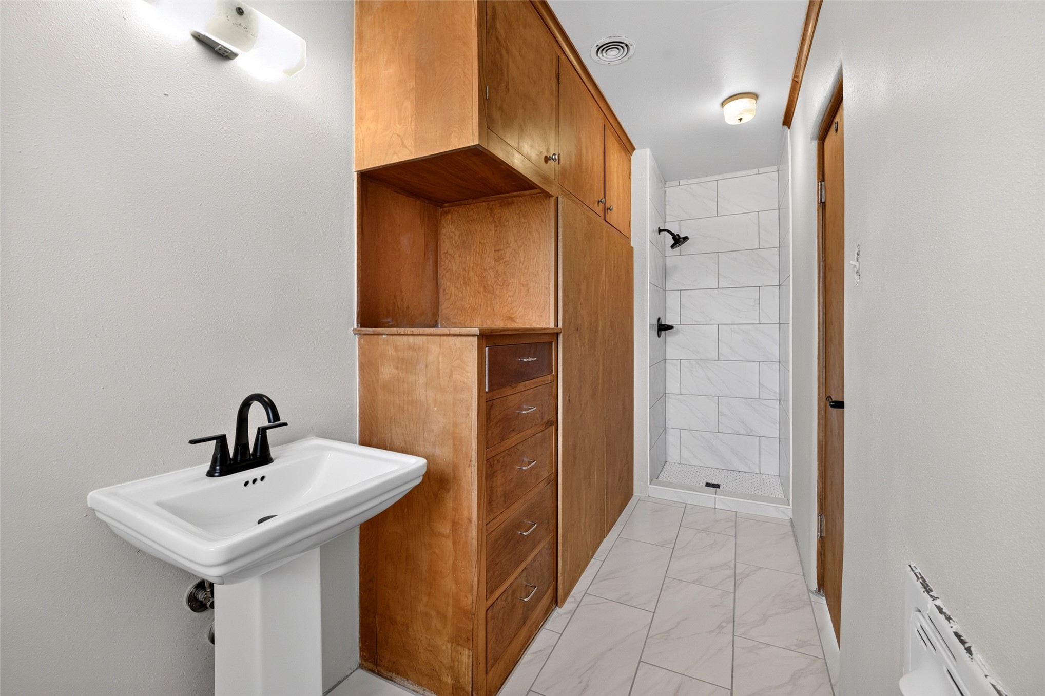 1910 Hillcrest Drive Property Photo 30