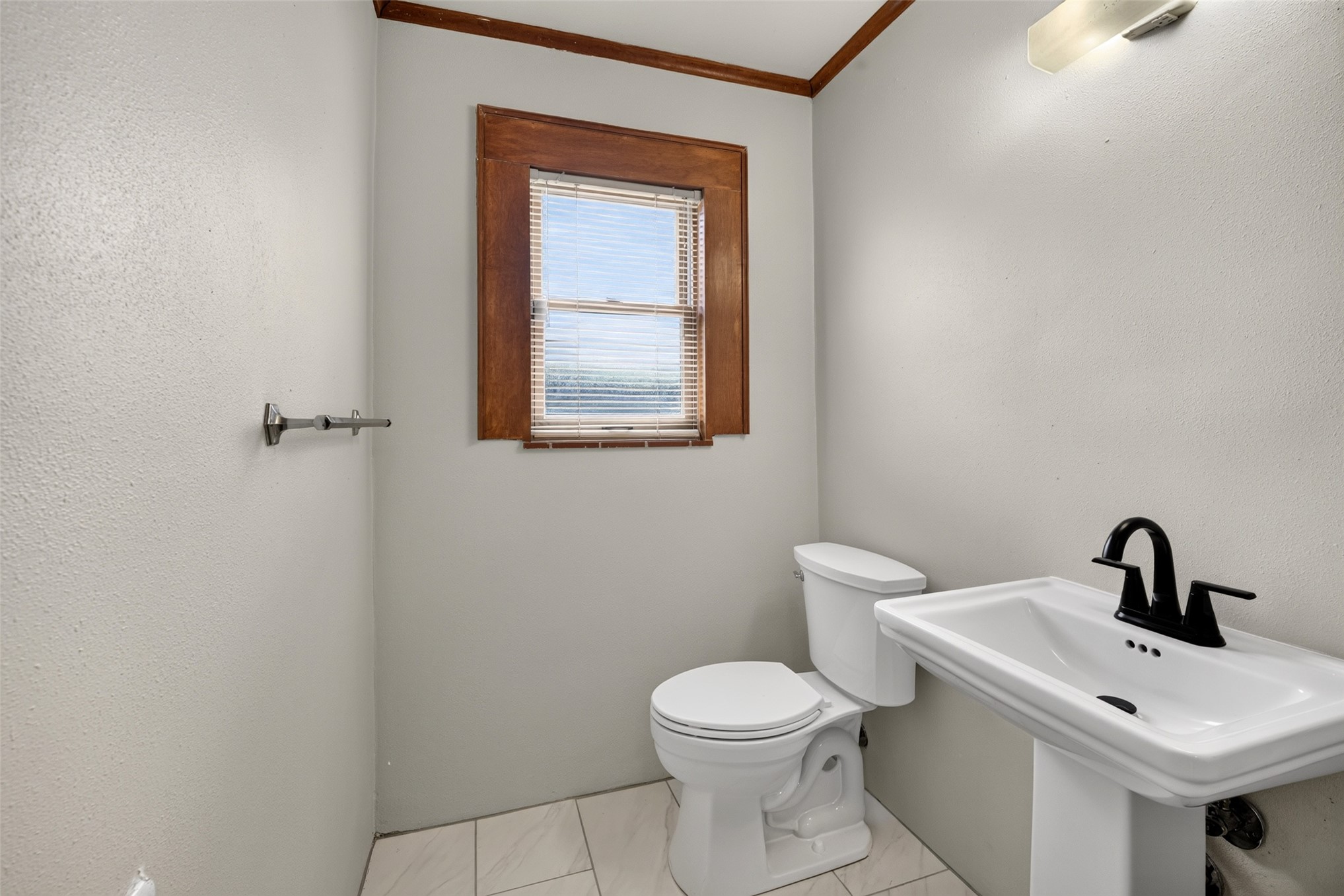 1910 Hillcrest Drive Property Photo 31