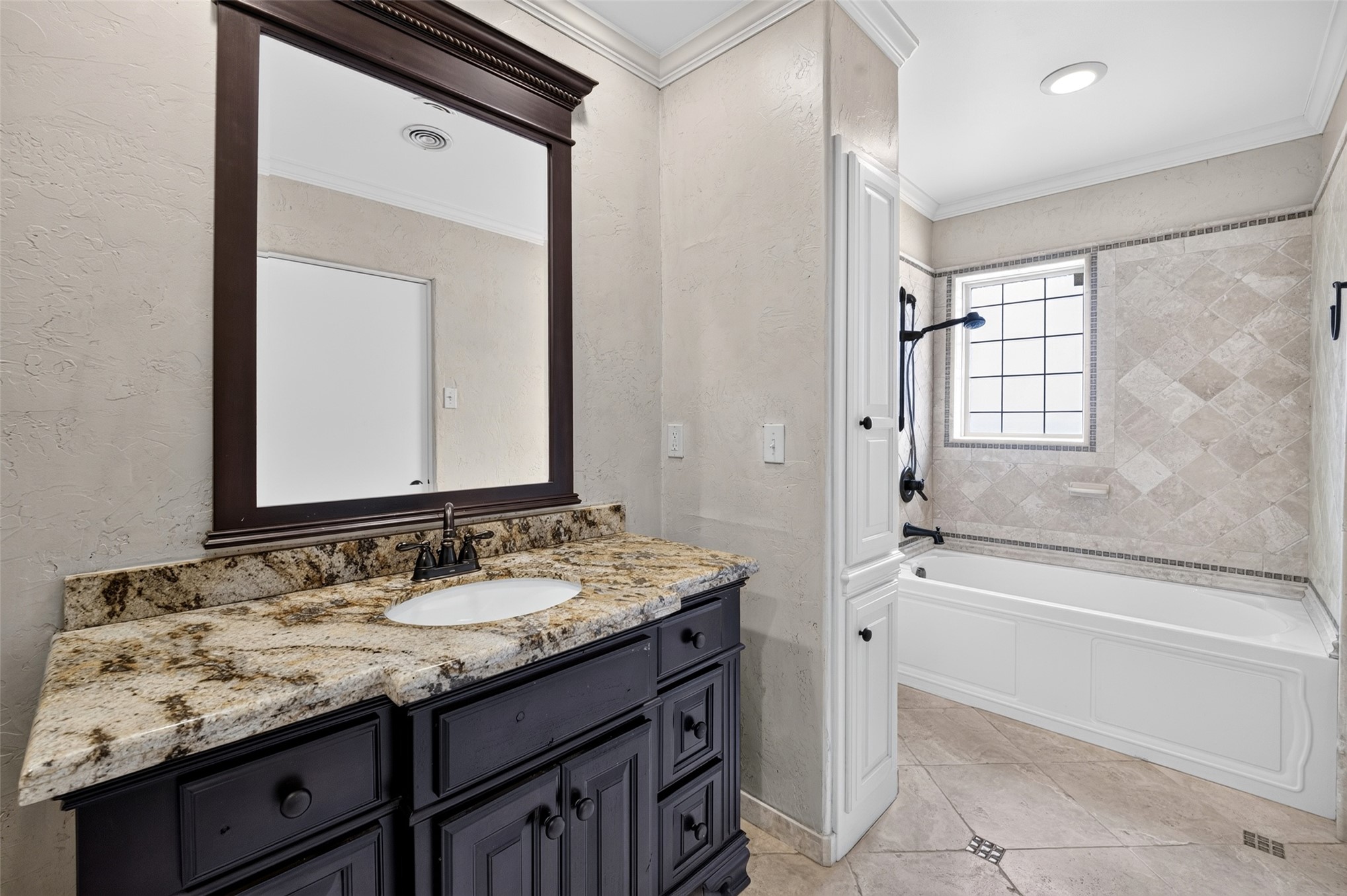 1910 Hillcrest Drive Property Photo 35