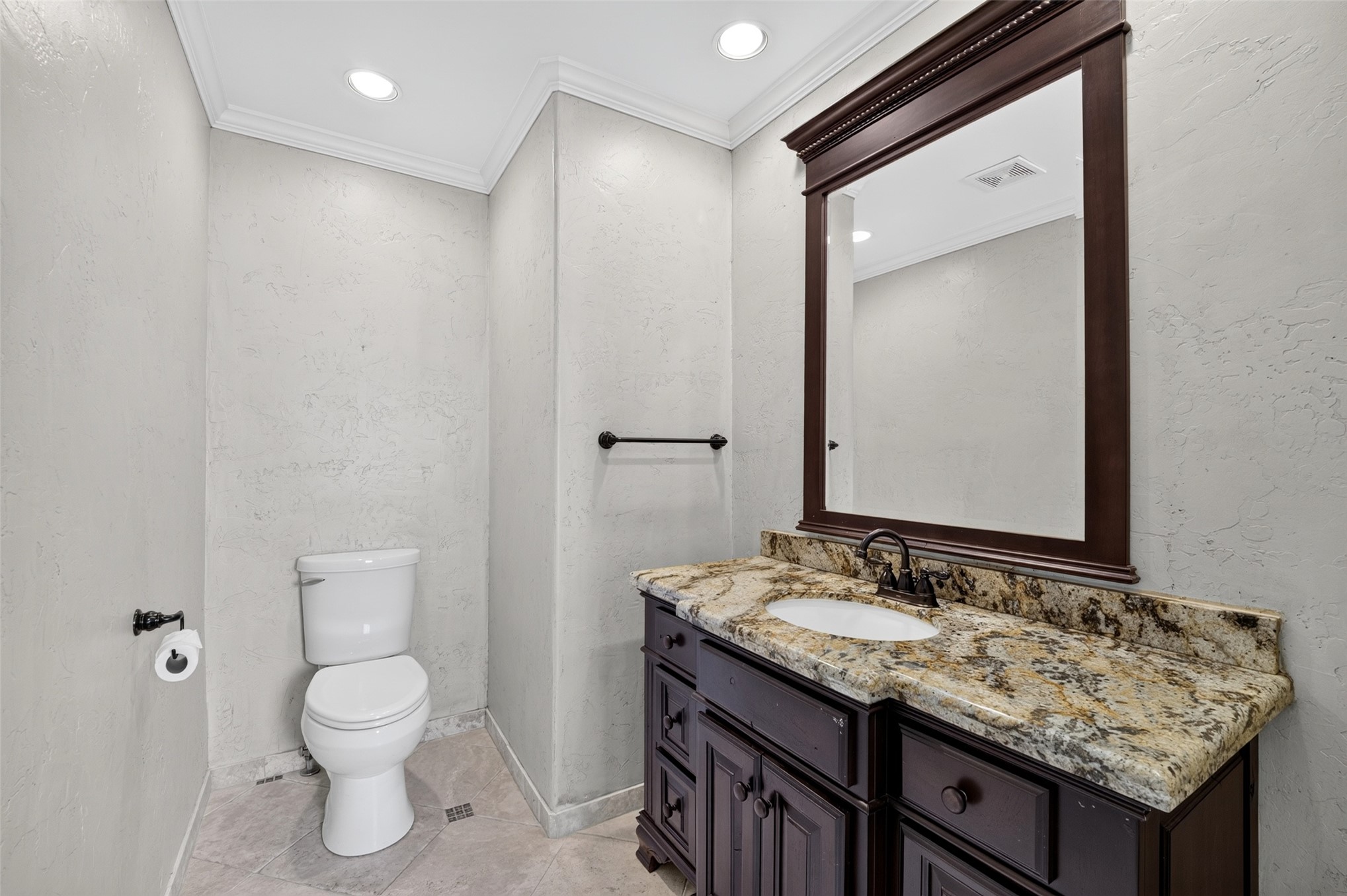 1910 Hillcrest Drive Property Photo 37