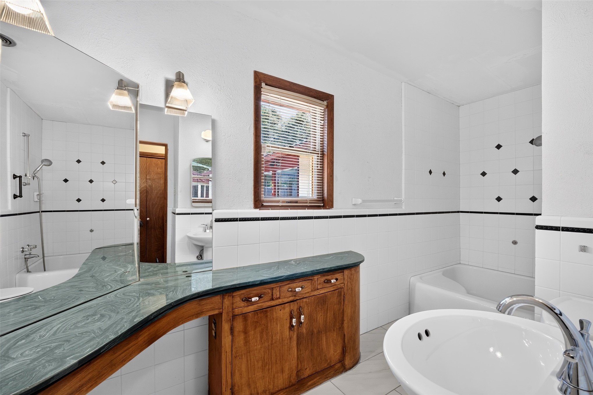 1910 Hillcrest Drive Property Photo 39