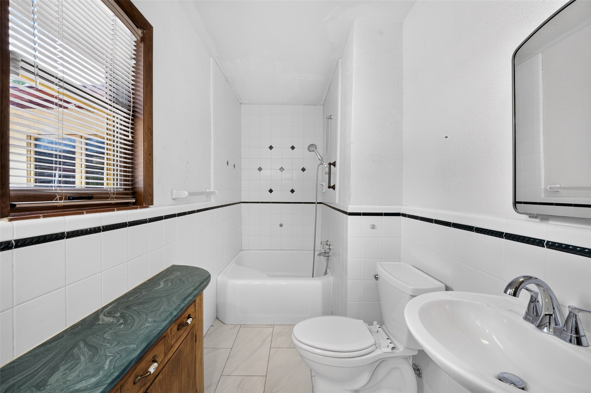 1910 Hillcrest Drive Property Photo 40