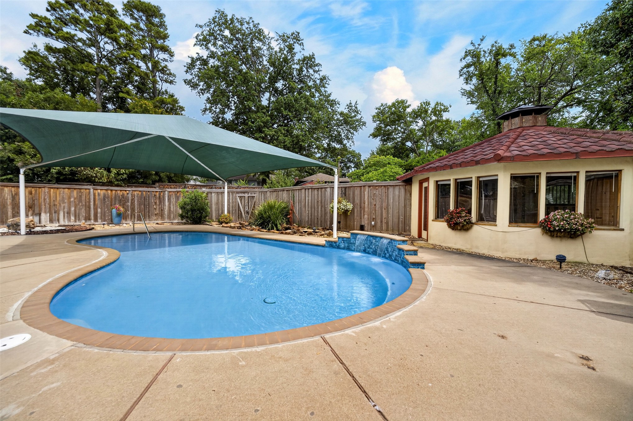 1910 Hillcrest Drive Property Photo 49