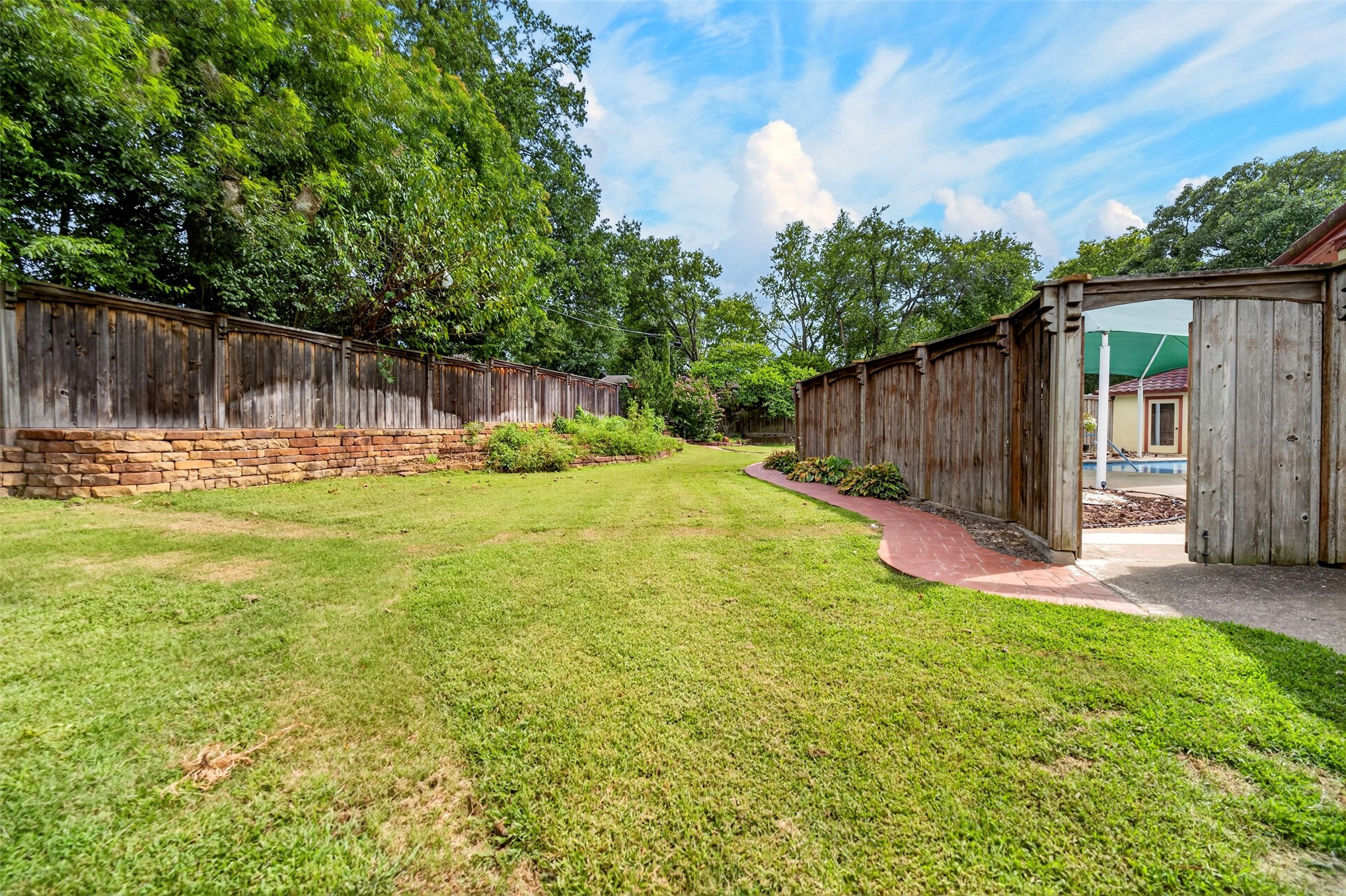 1910 Hillcrest Drive Property Photo 54