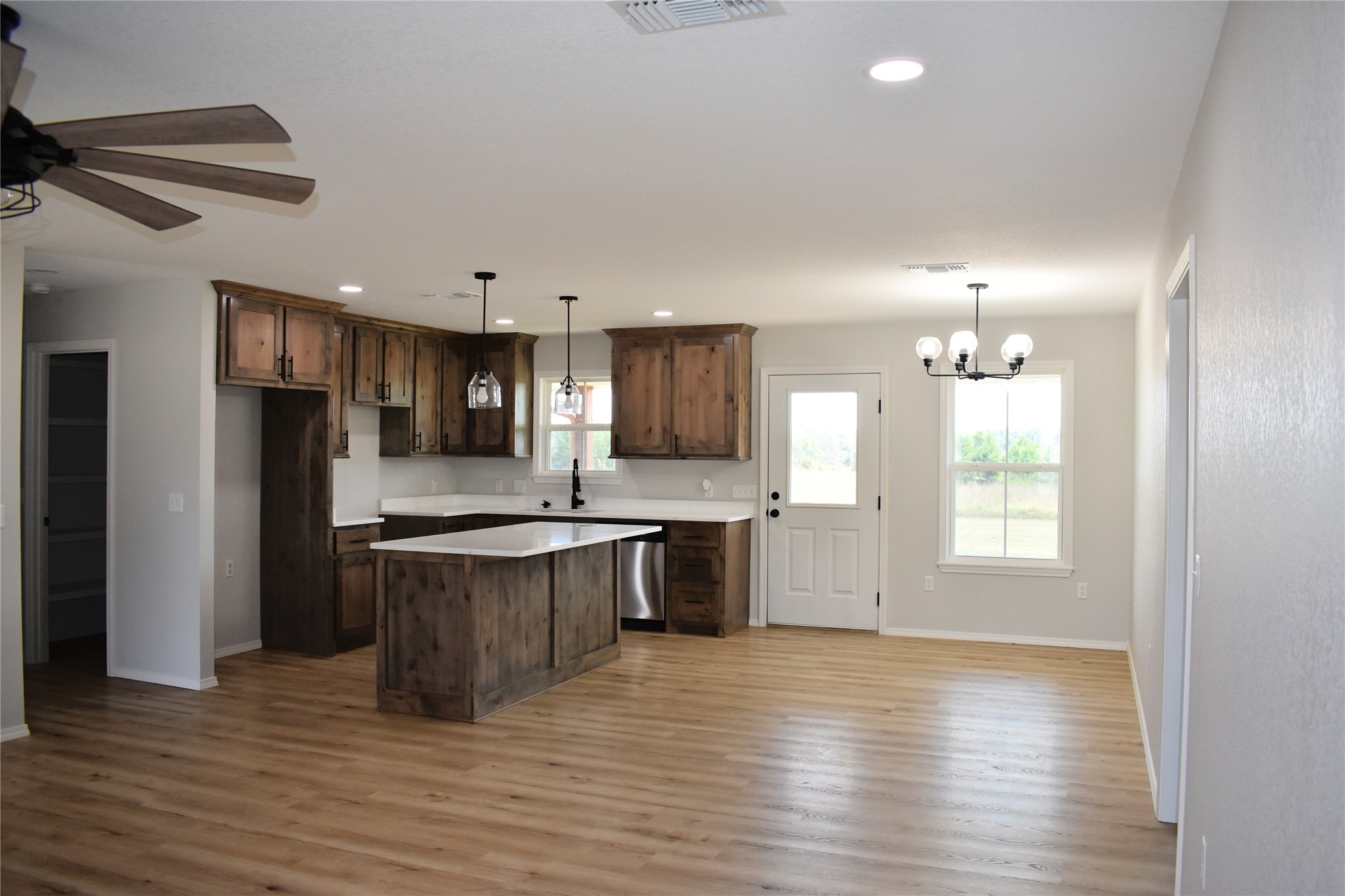 2915 E 2090 Road Property Photo 2