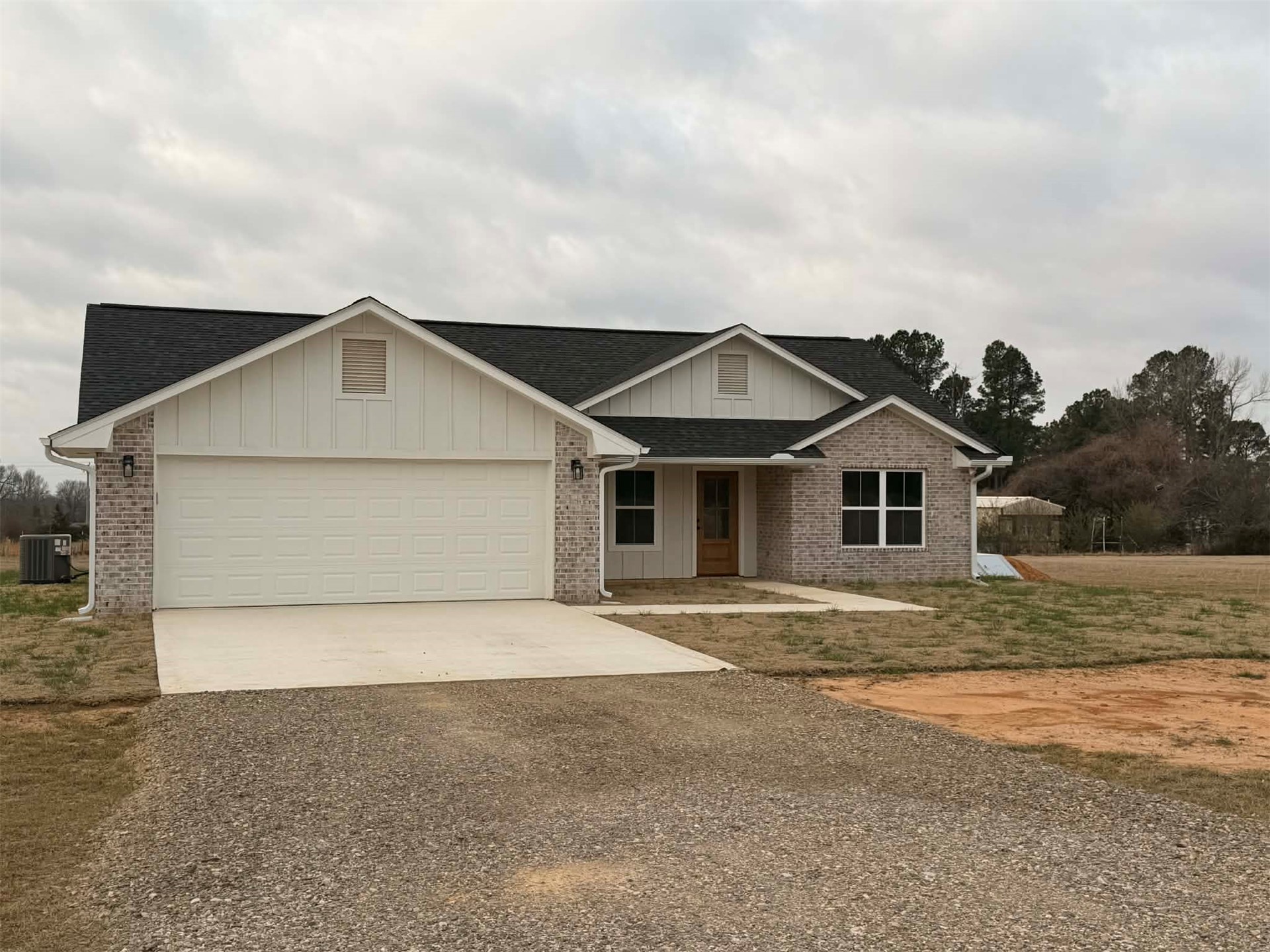 2911 E 2090 Road Property Photo 1