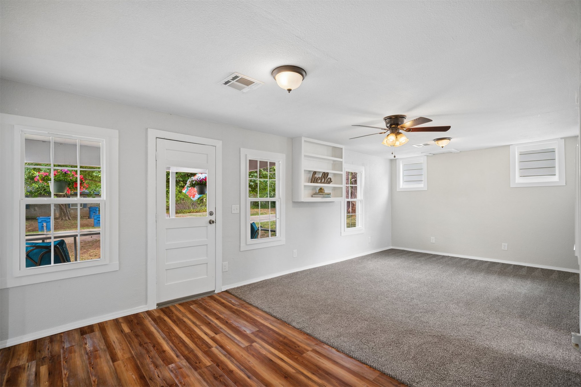 1335 E Maple St Property Photo 5