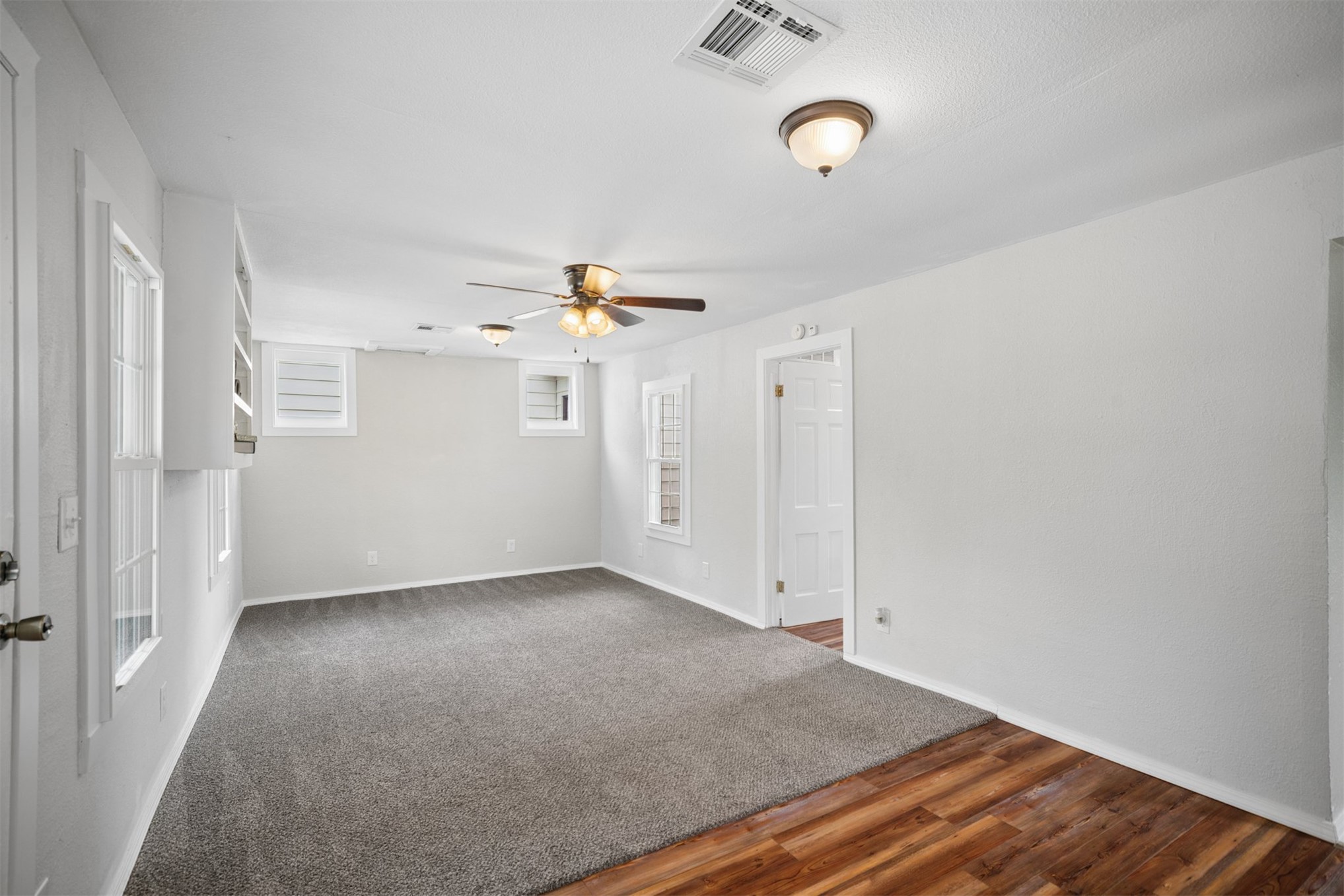 1335 E Maple St Property Photo 6