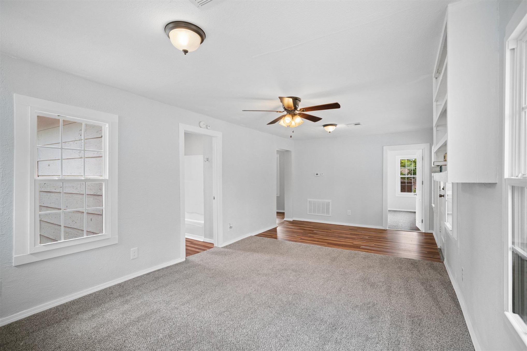 1335 E Maple St Property Photo 8