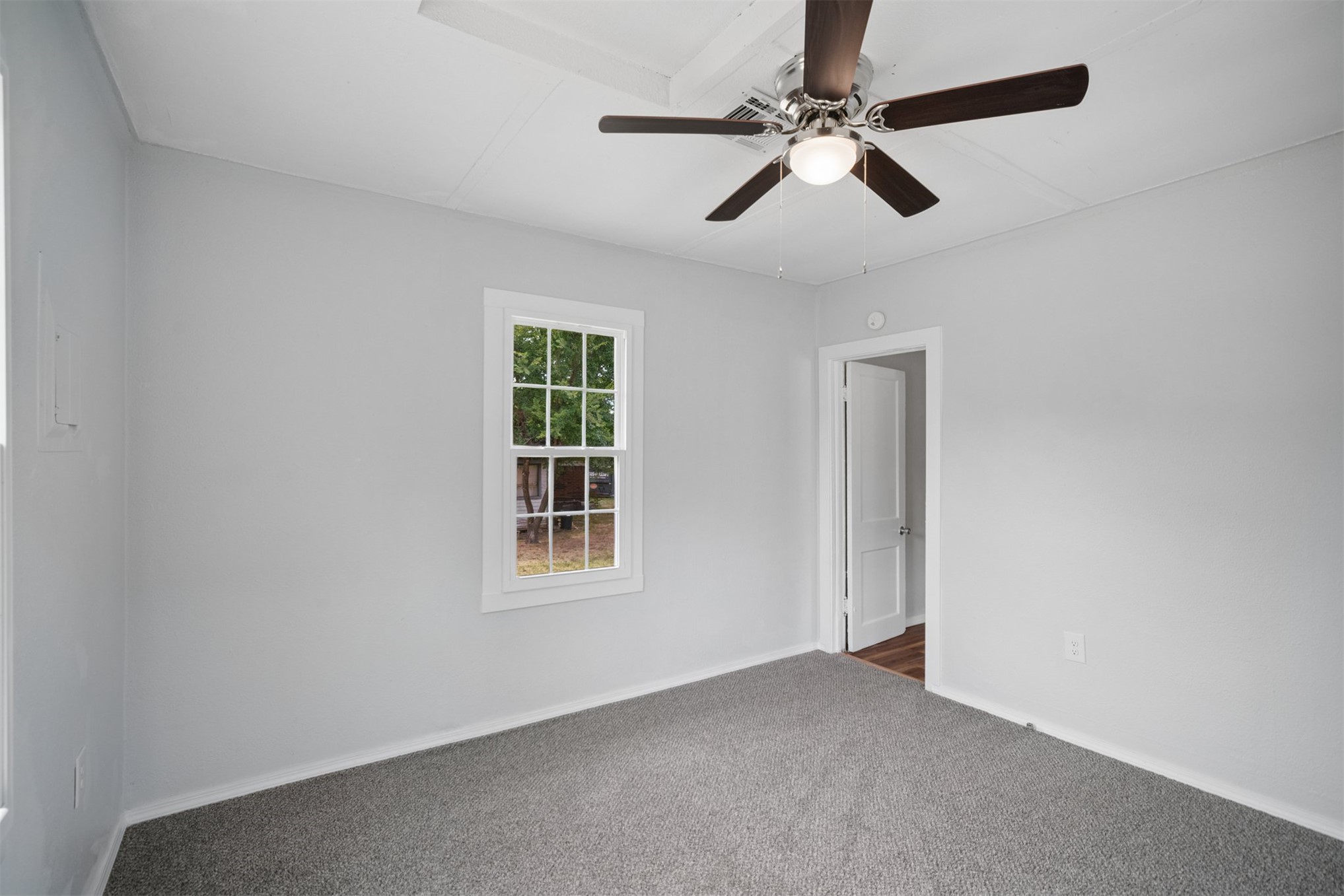 1335 E Maple St Property Photo 19