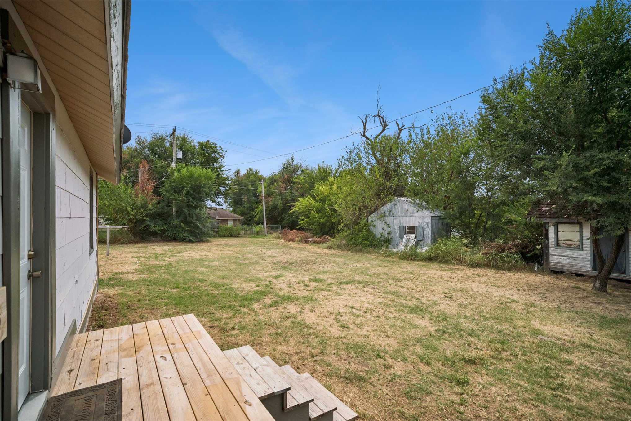 1335 E Maple St Property Photo 21