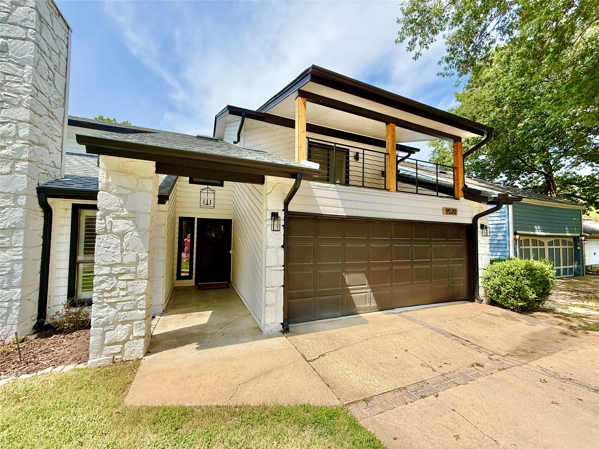 9520 Maplewood Avenue Property Photo 4