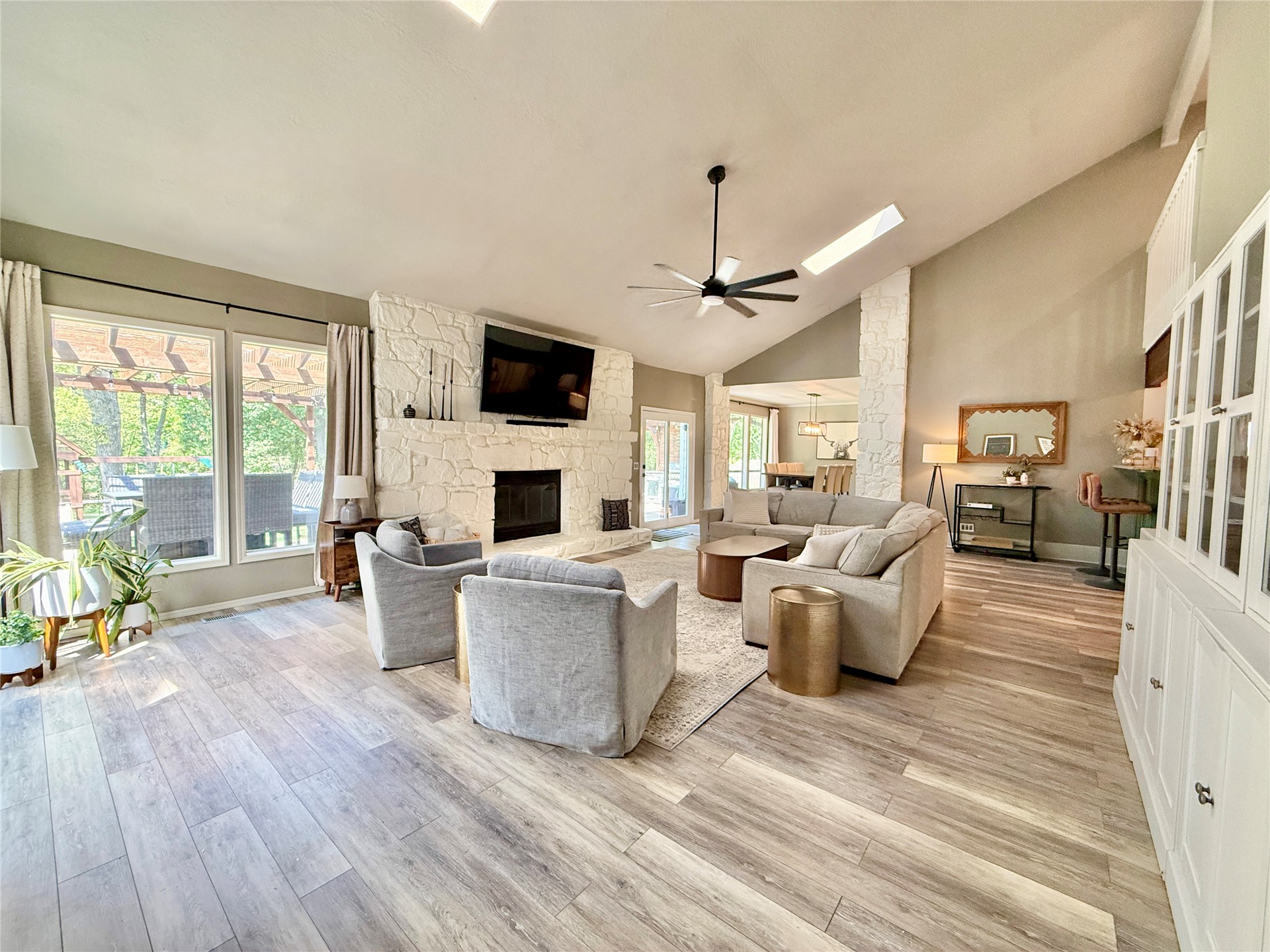 9520 Maplewood Avenue Property Photo 11