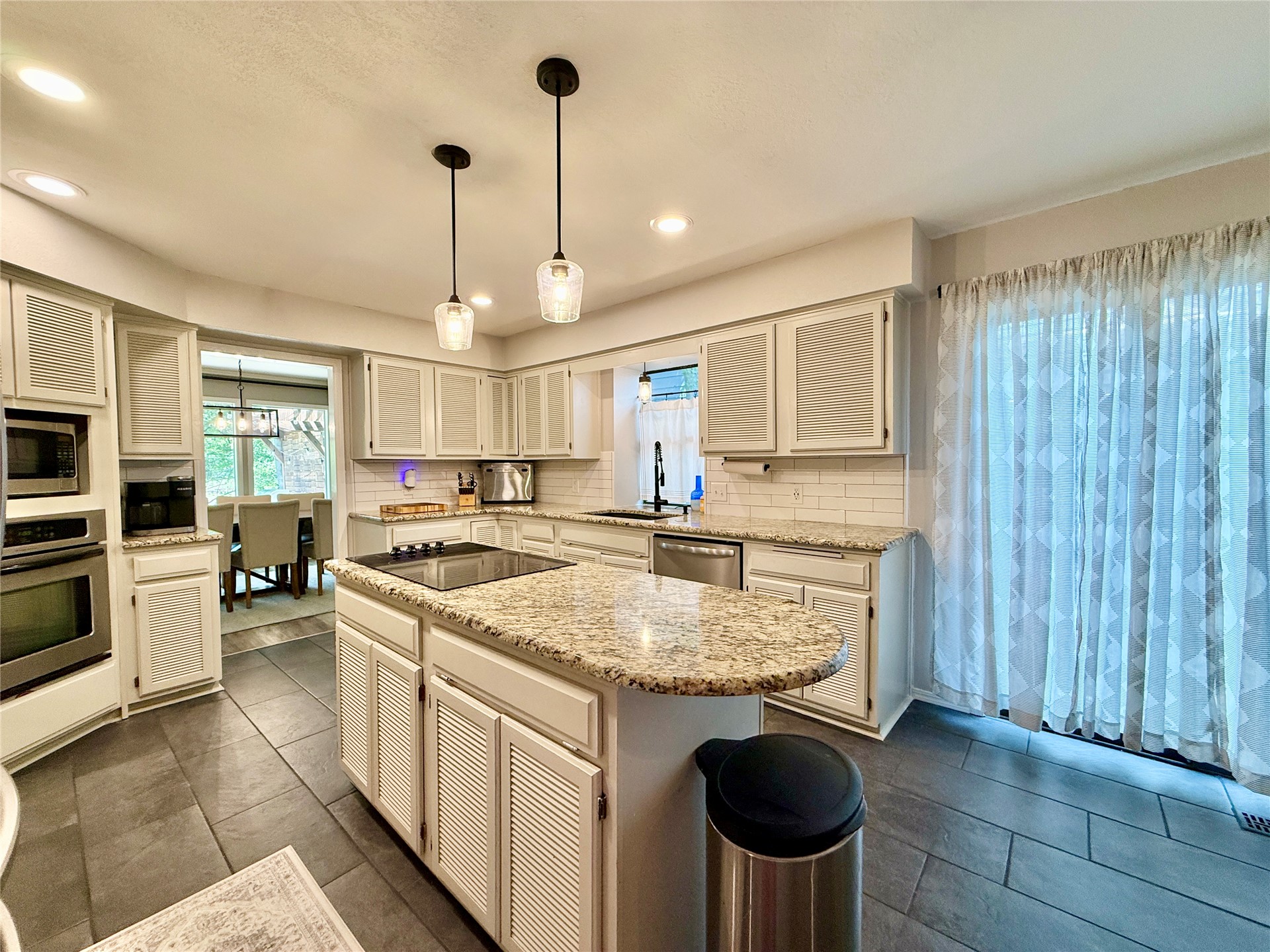 9520 Maplewood Avenue Property Photo 15
