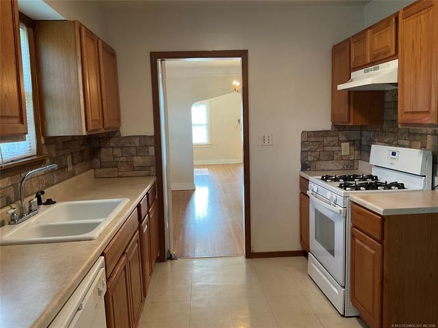 1208 S Jamestown Avenue E Property Photo 10