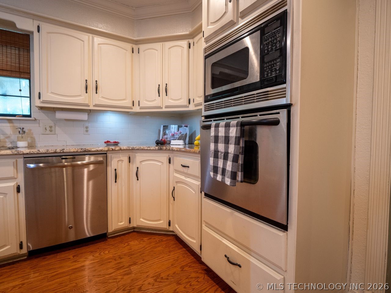 2717 Ridgeway Street Property Photo 8