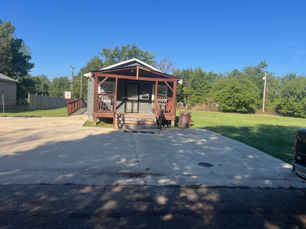 2730 N Trenton Avenue Property Photo 8