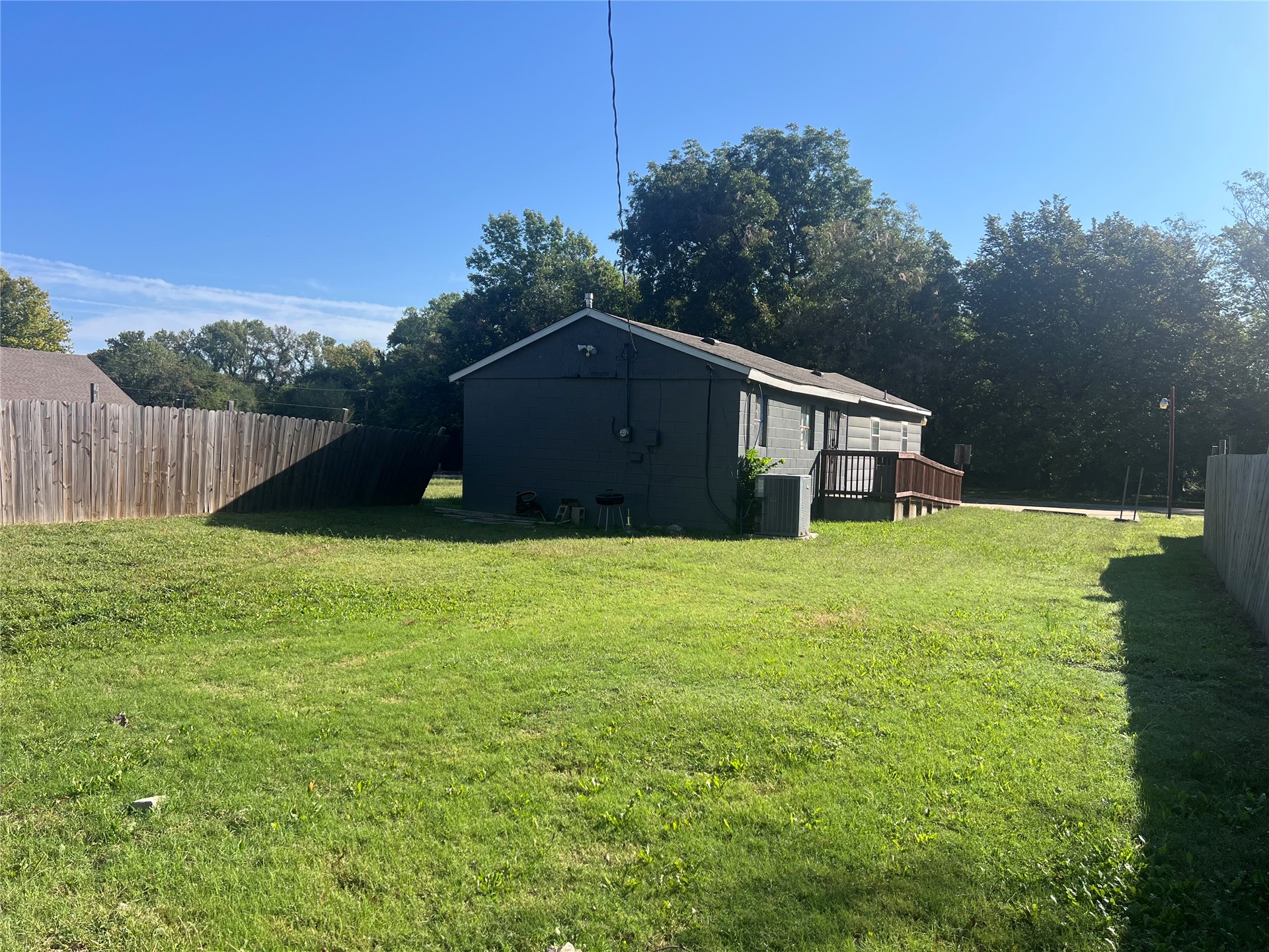 2730 N Trenton Avenue Property Photo 9