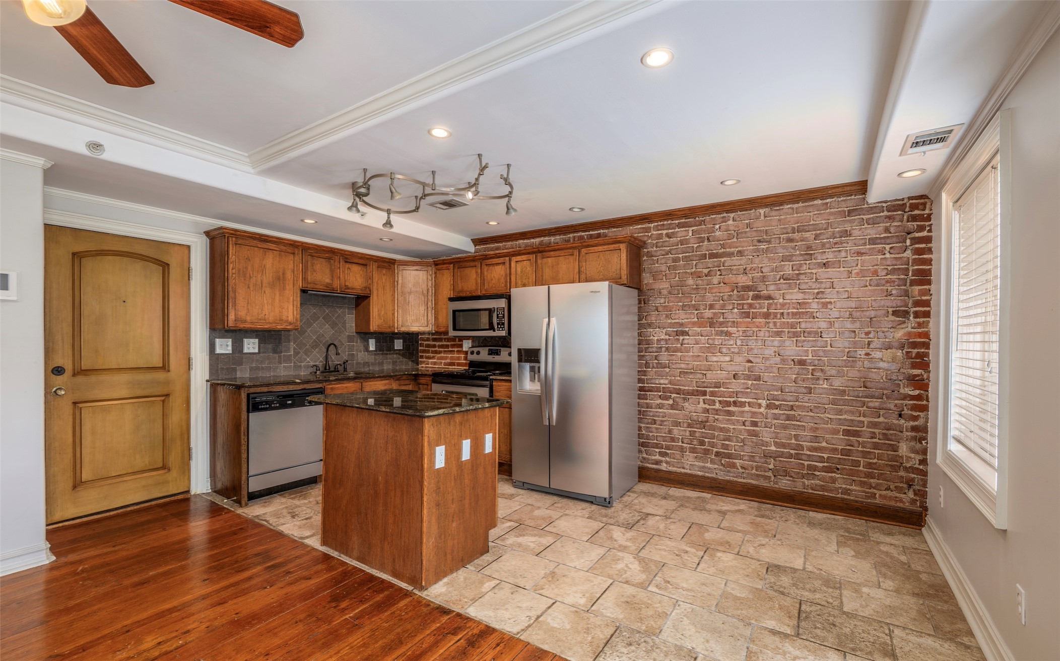 24 E 17th Street Property Photo 3