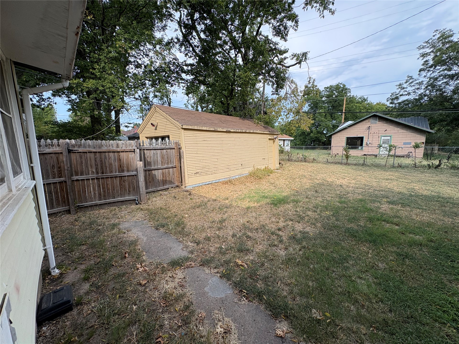 418 N 12th Property Photo 27