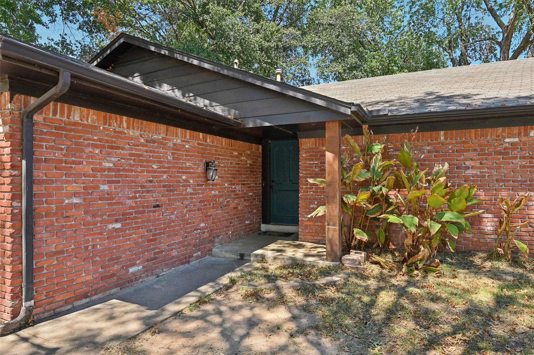 1928 W Nashville Street Property Photo 3