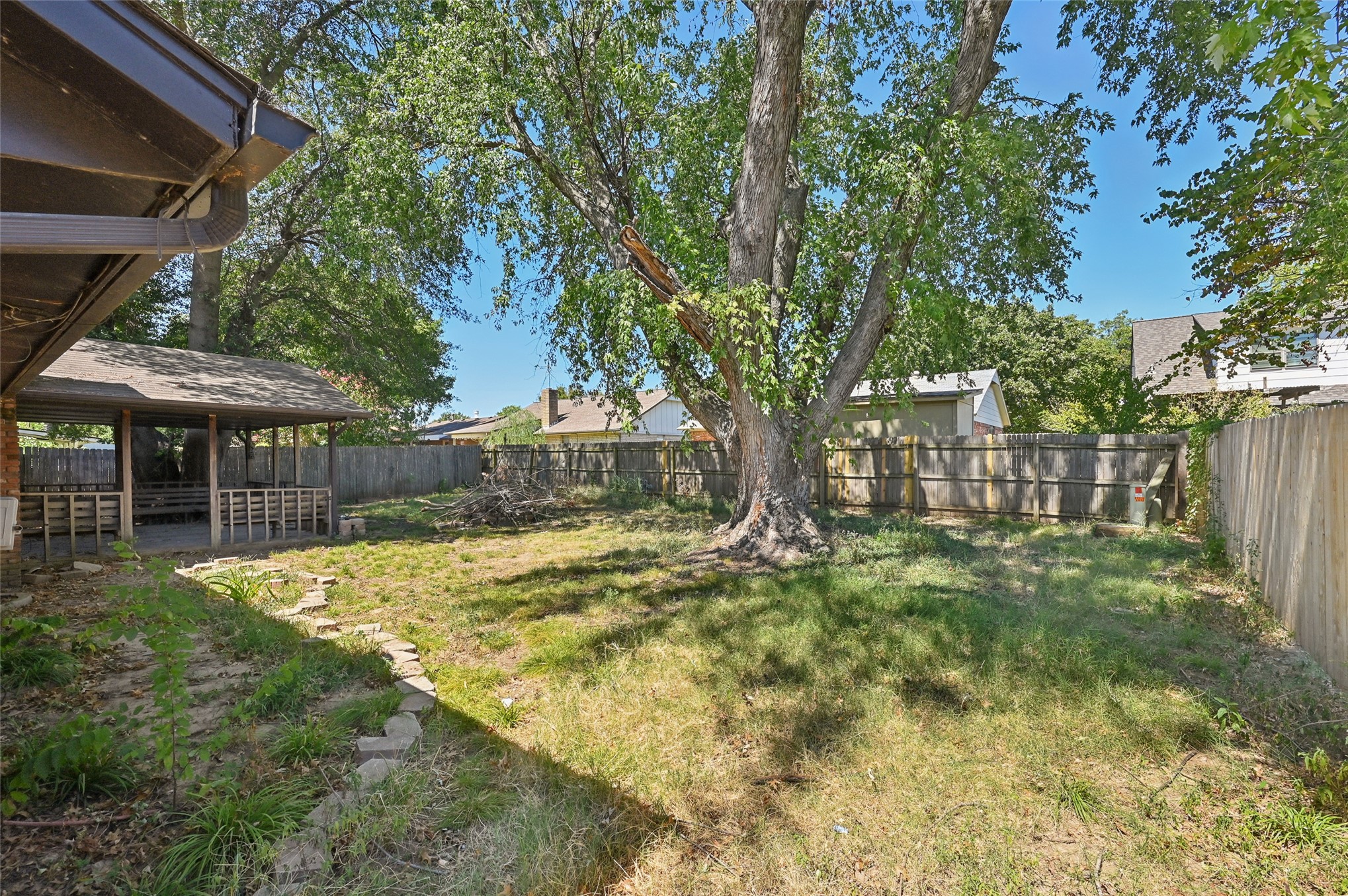 1928 W Nashville Street Property Photo 5