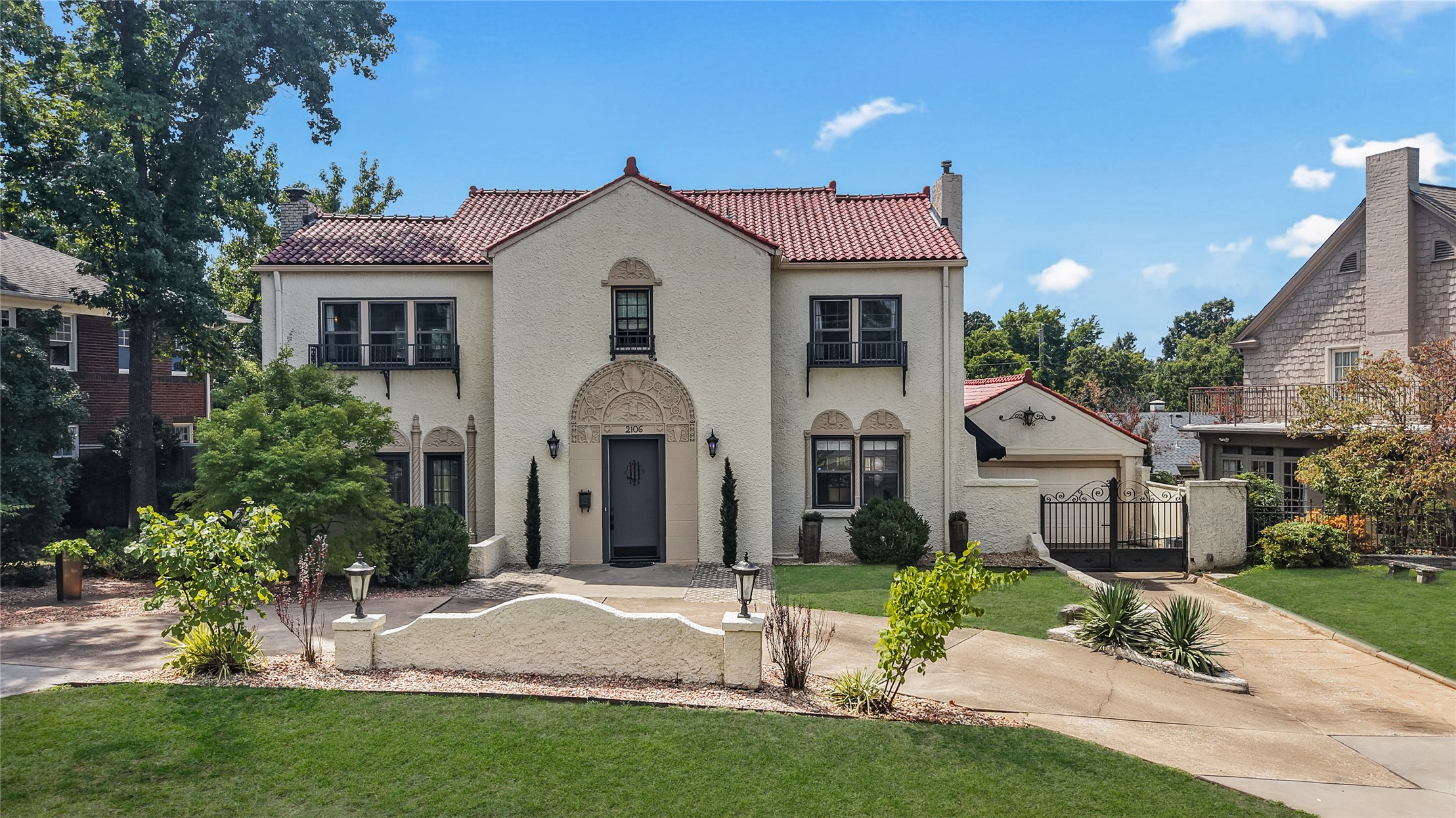 2106 S Saint Louis Avenue Property Photo 1