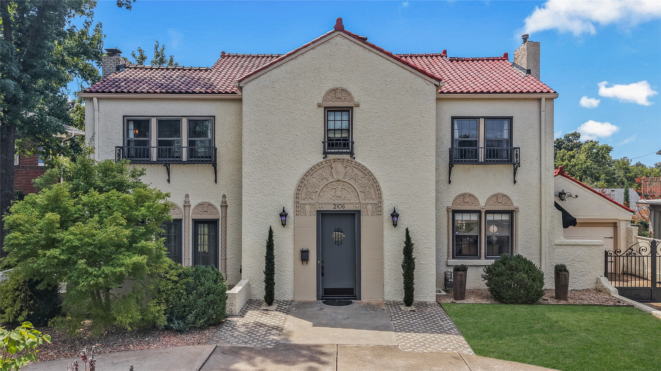 2106 S Saint Louis Avenue Property Photo 3