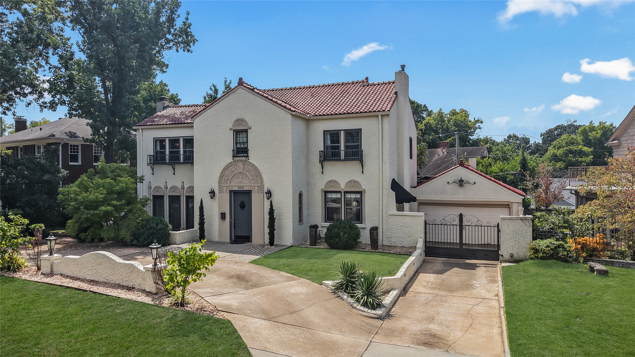 2106 S Saint Louis Avenue Property Photo 4