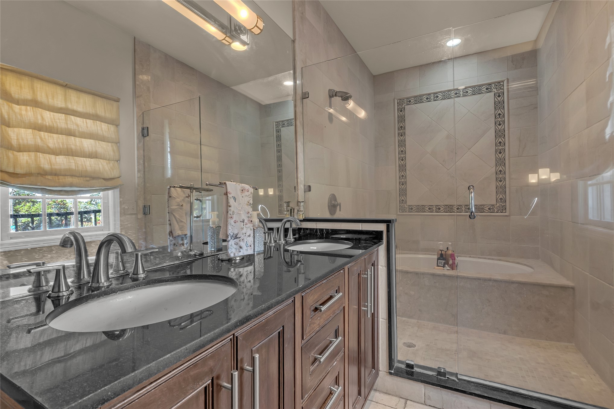2106 S Saint Louis Avenue Property Photo 47