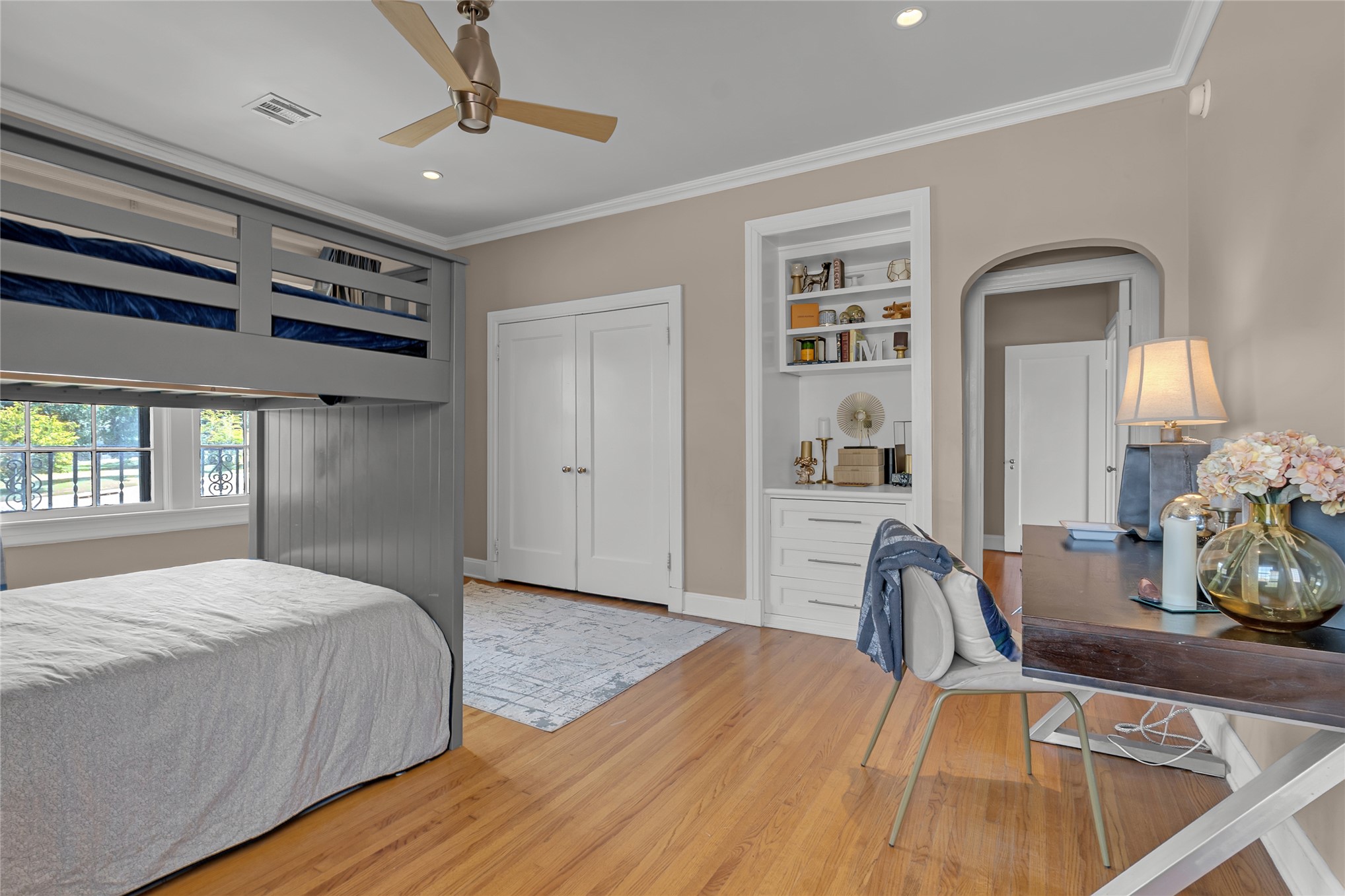 2106 S Saint Louis Avenue Property Photo 52