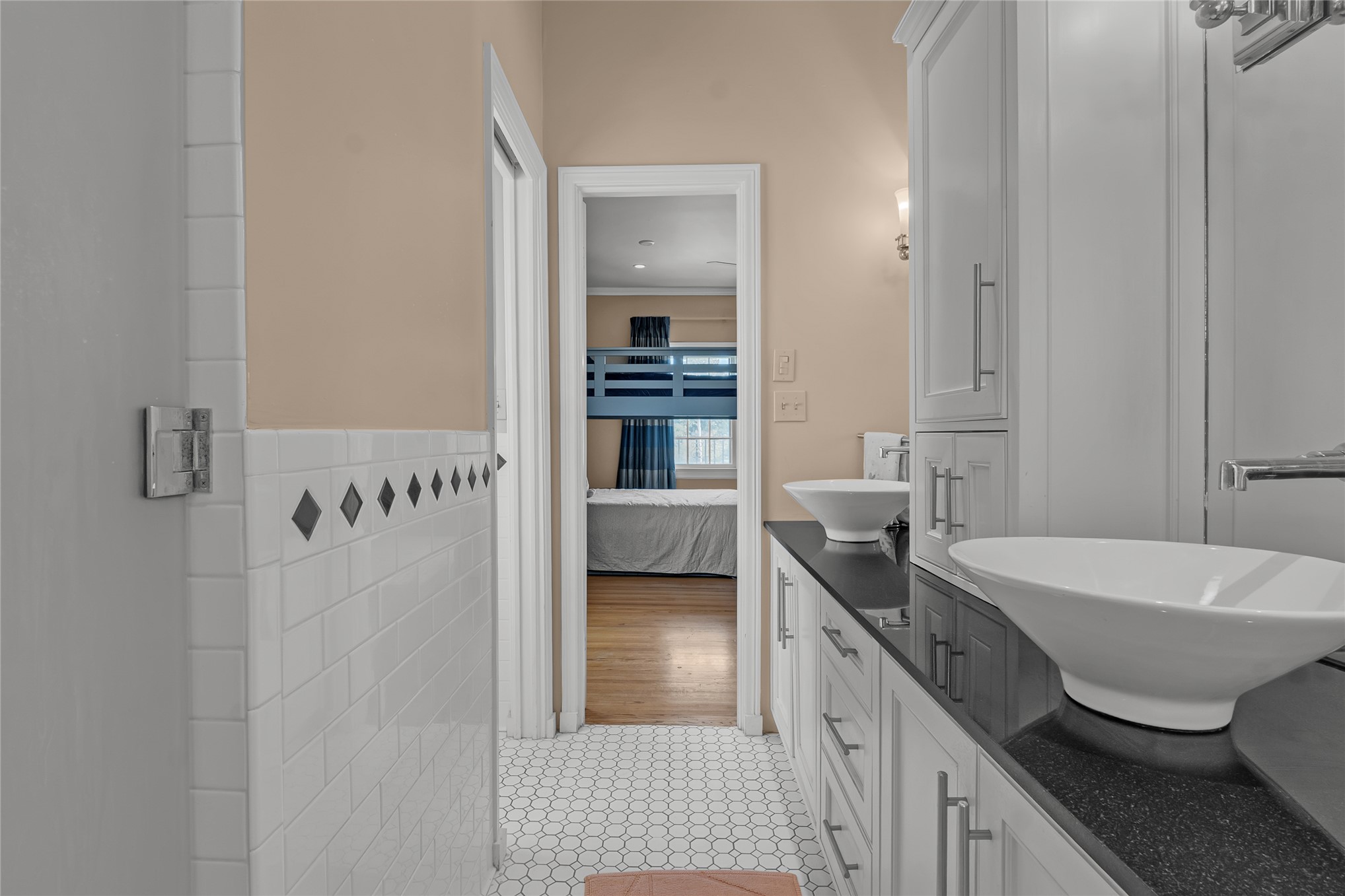 2106 S Saint Louis Avenue Property Photo 54