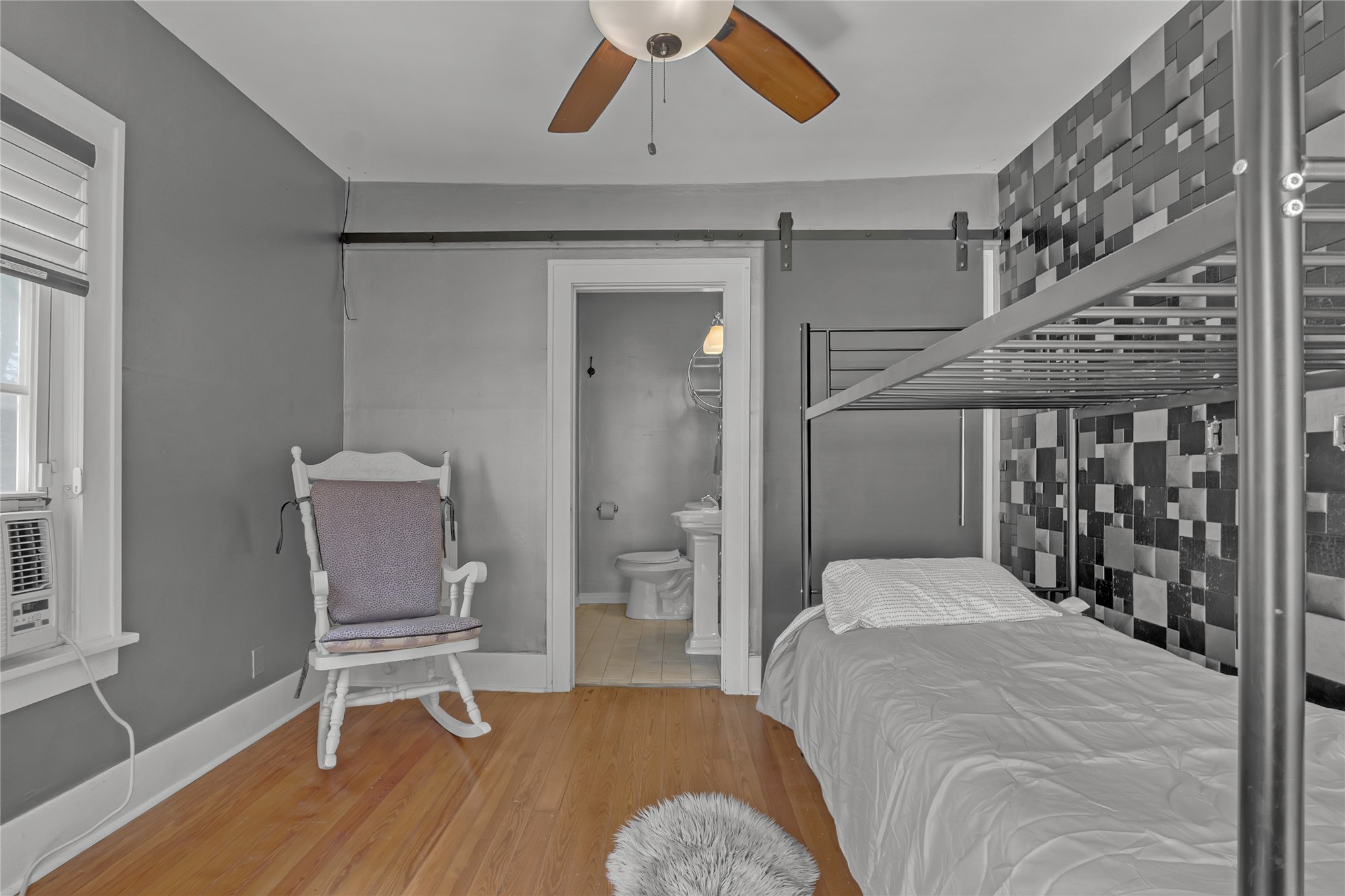 2106 S Saint Louis Avenue Property Photo 61