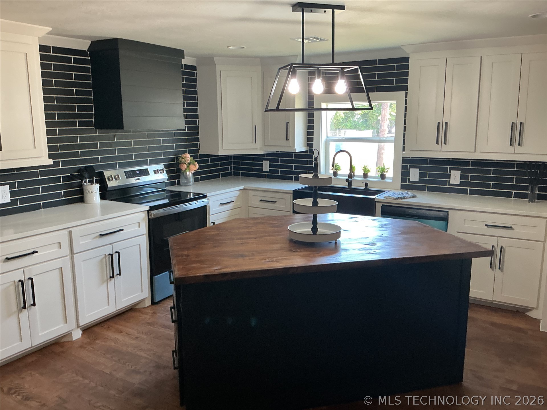 8959 Birch Street Property Photo 6