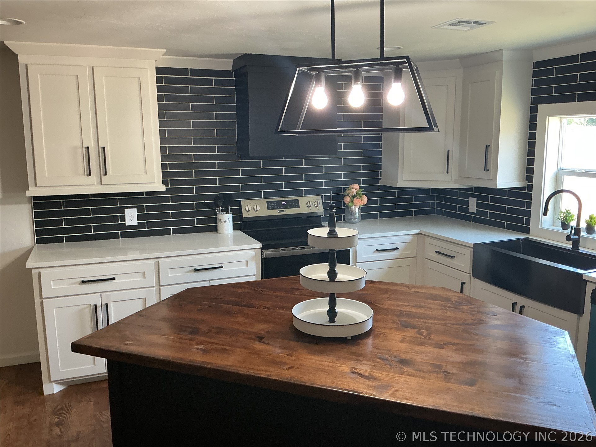 8959 Birch Street Property Photo 7