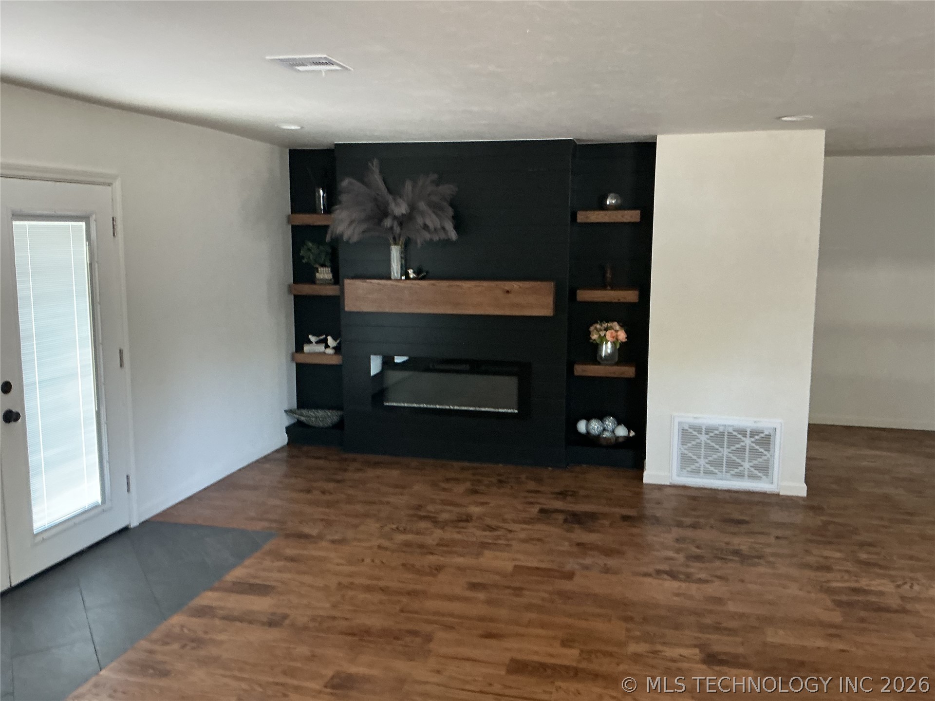 8959 Birch Street Property Photo 8
