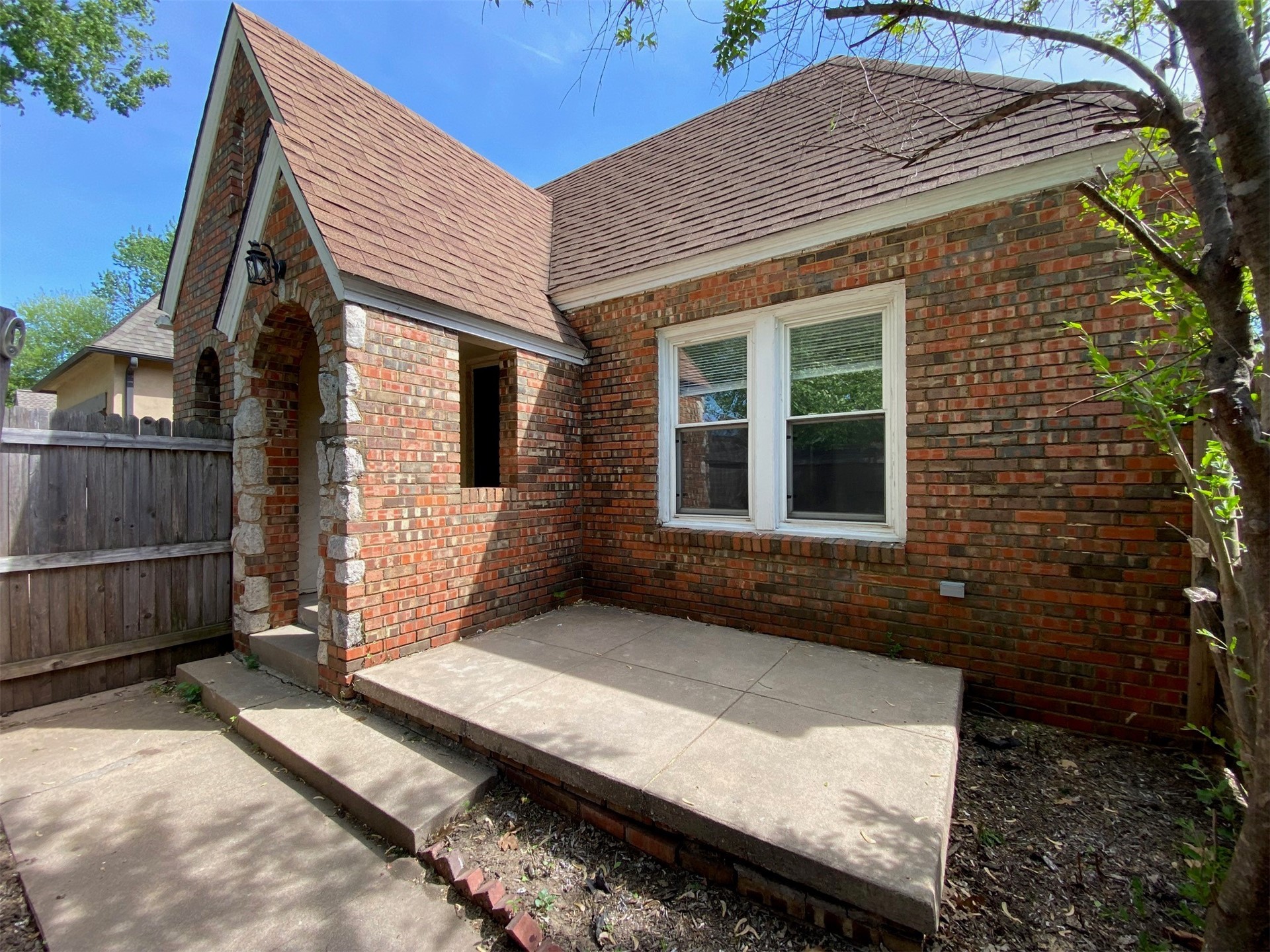 1106 E 36th Street Property Photo 1