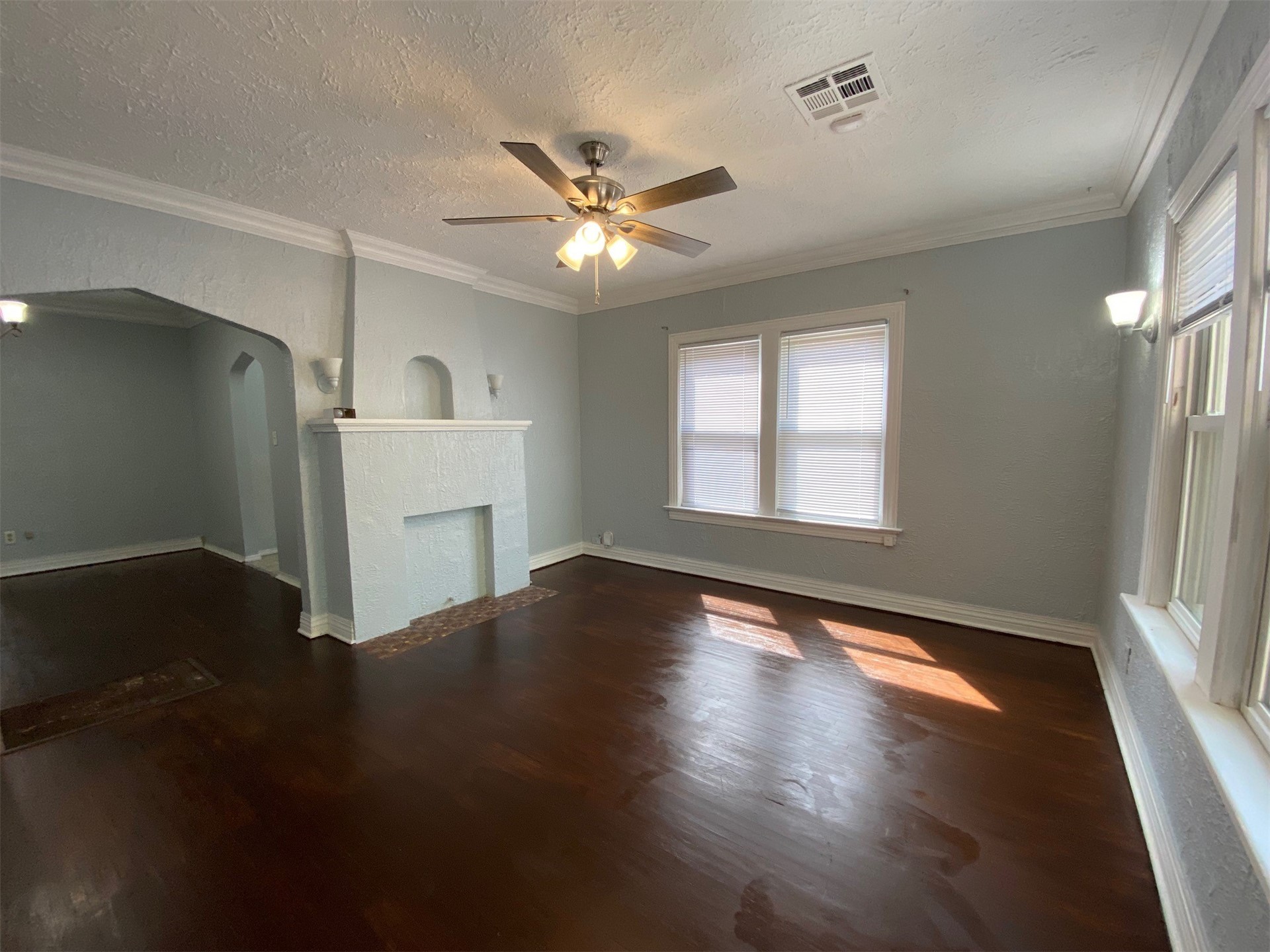 1106 E 36th Street Property Photo 4