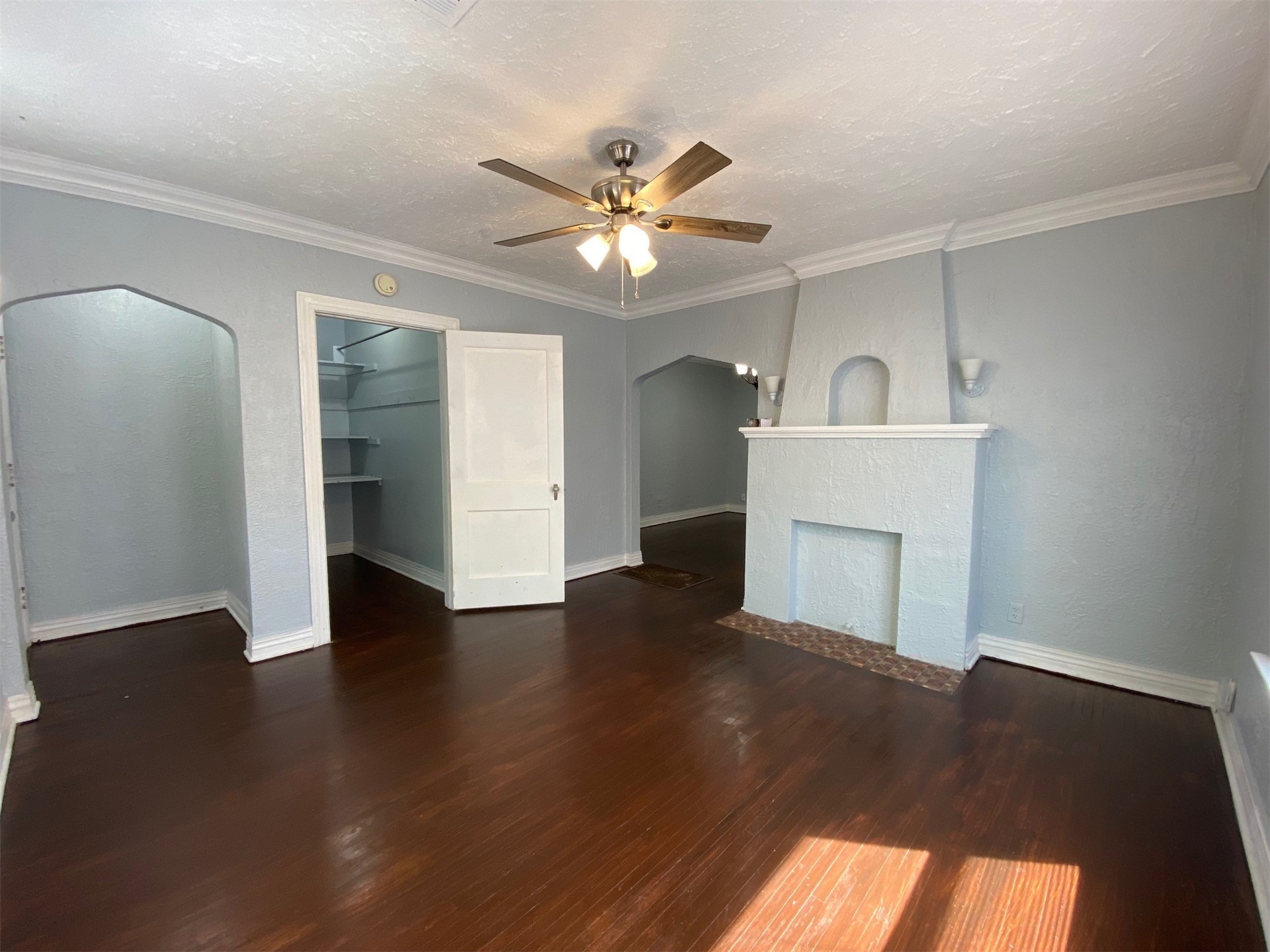 1106 E 36th Street Property Photo 5