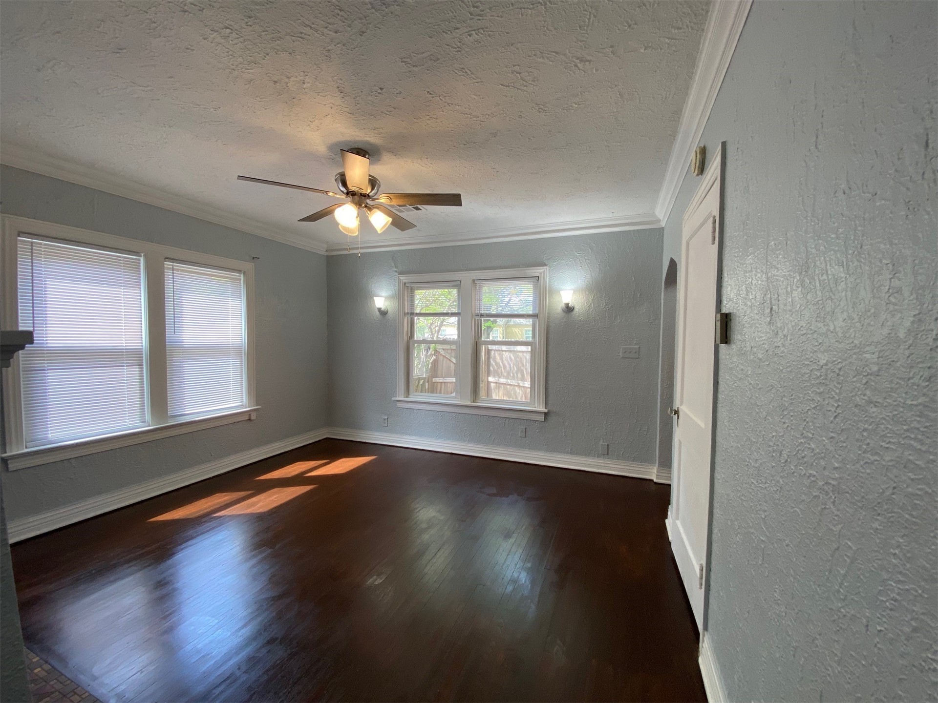 1106 E 36th Street Property Photo 6