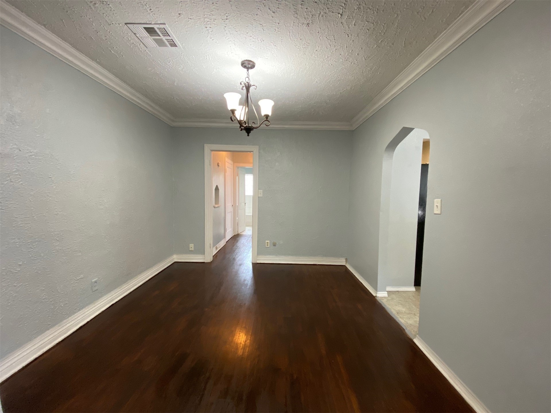 1106 E 36th Street Property Photo 7