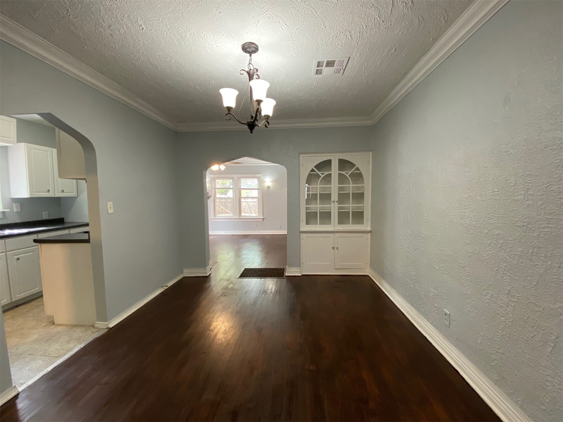 1106 E 36th Street Property Photo 8
