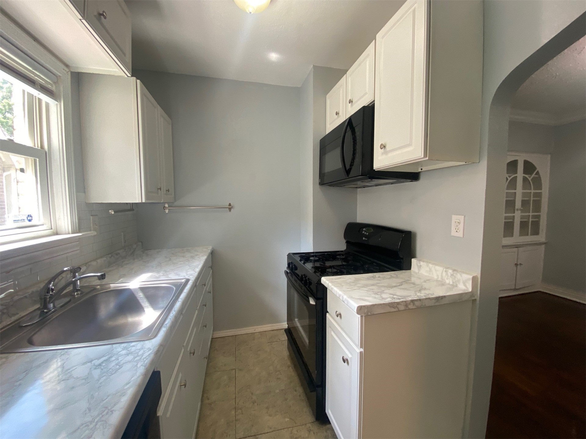 1106 E 36th Street Property Photo 10