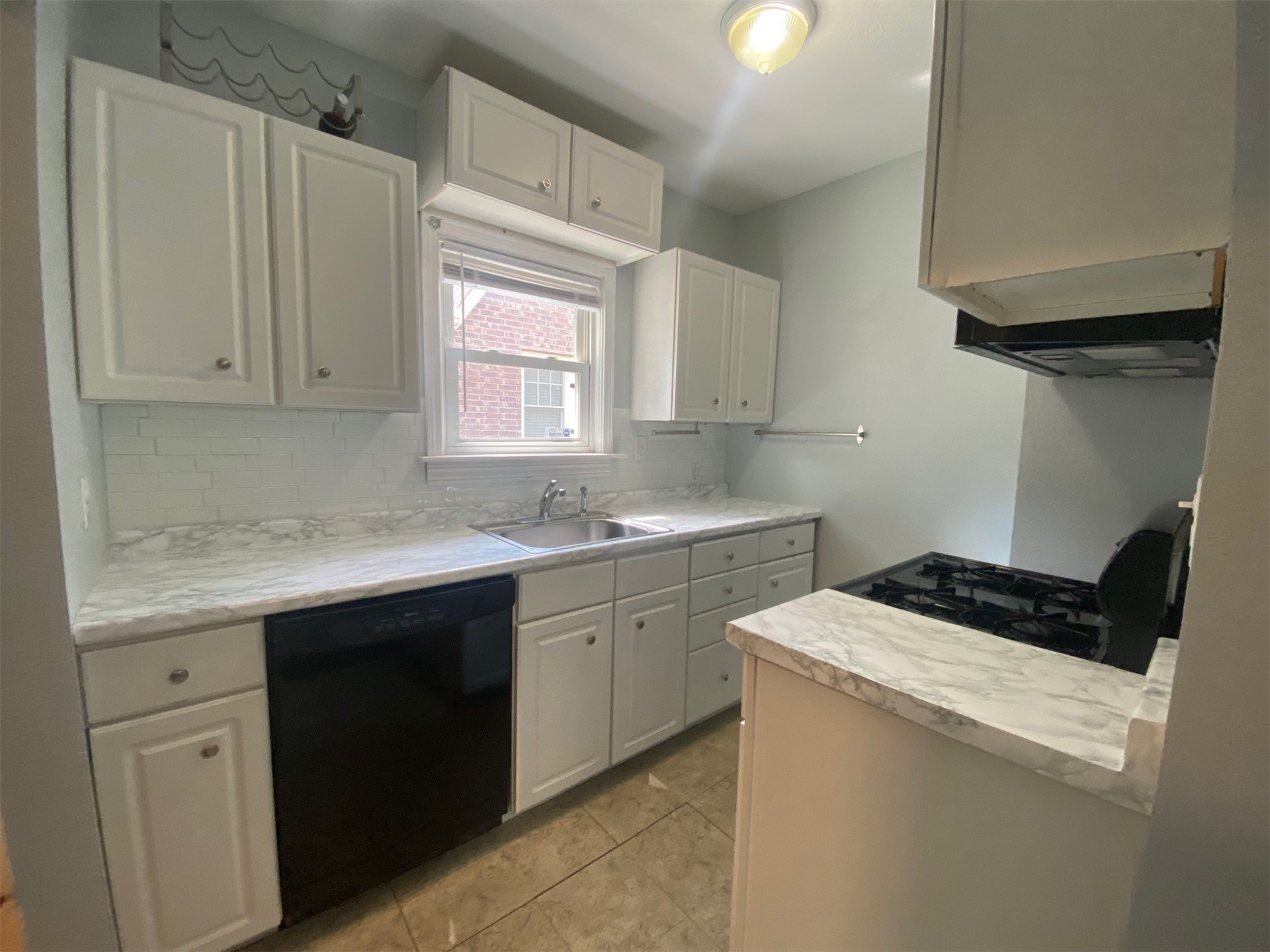 1106 E 36th Street Property Photo 12