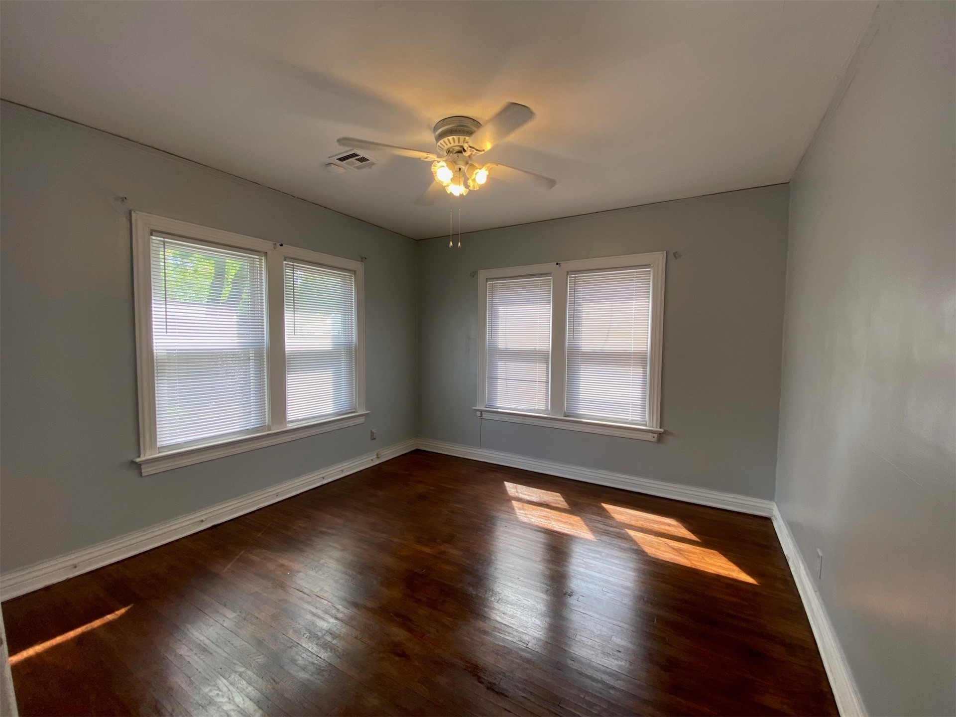 1106 E 36th Street Property Photo 17