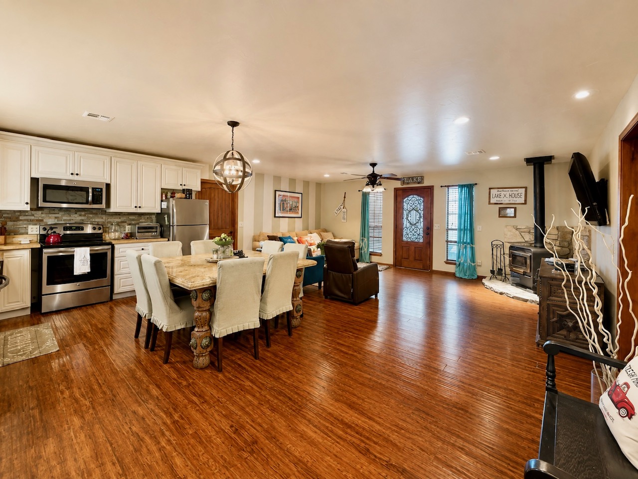 12326 Scott Drive Property Photo 5