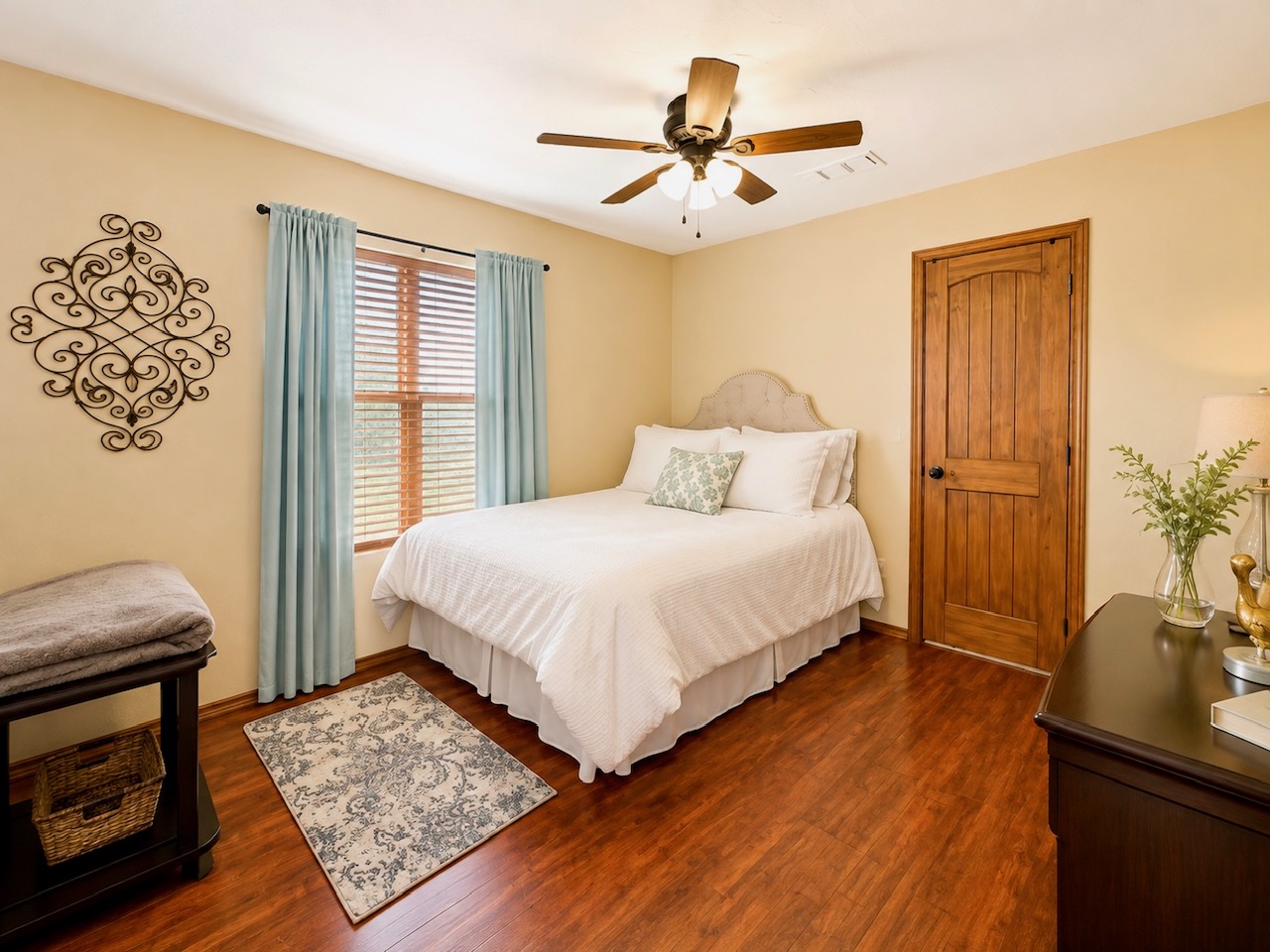 12326 Scott Drive Property Photo 9