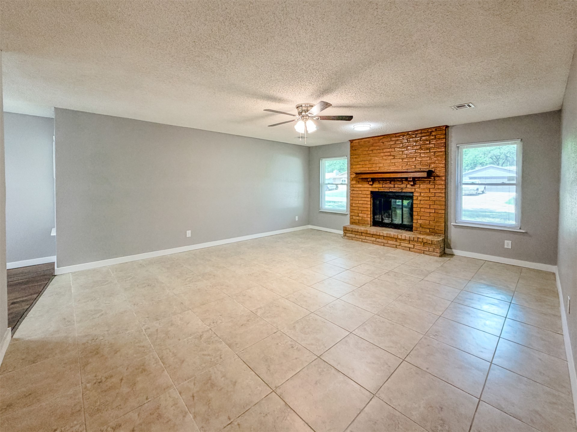 1819 Quail Run Property Photo 5